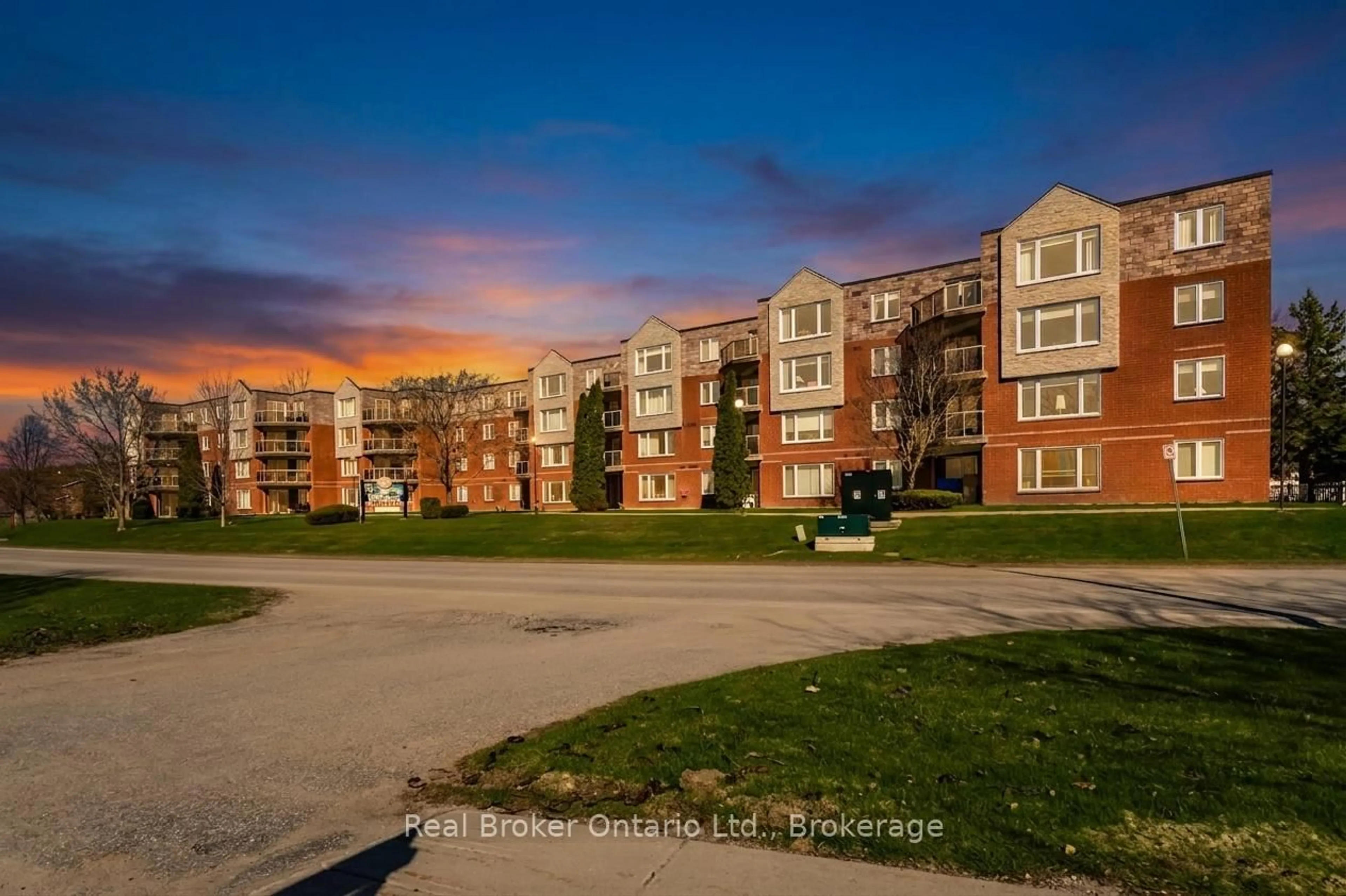 A pic from outside/outdoor area/front of a property/back of a property/a pic from drone, unknown for 11 Beck Blvd #402, Penetanguishene Ontario L9M 2G1