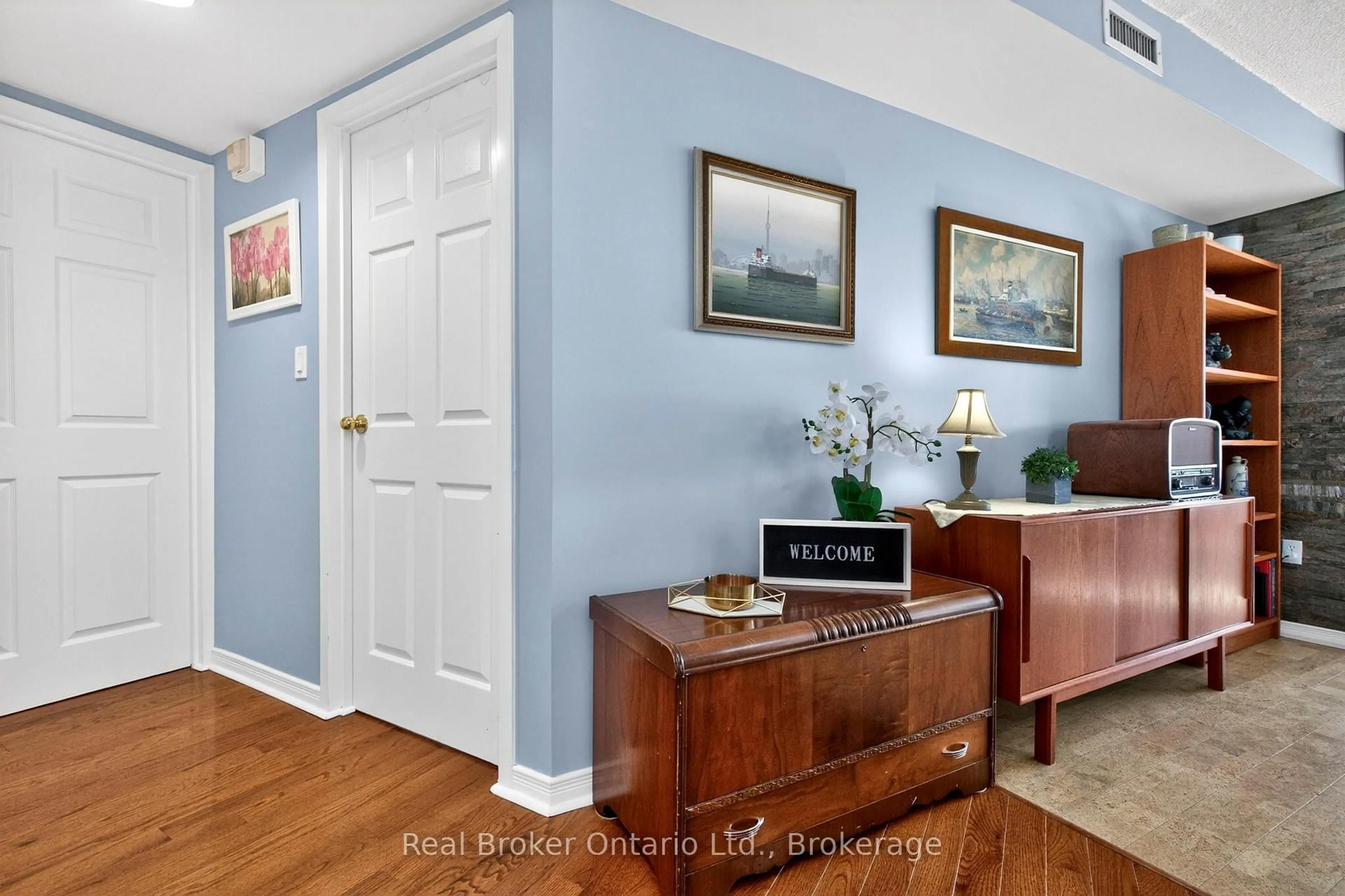 Indoor entryway for 11 Beck Blvd #402, Penetanguishene Ontario L9M 2G1