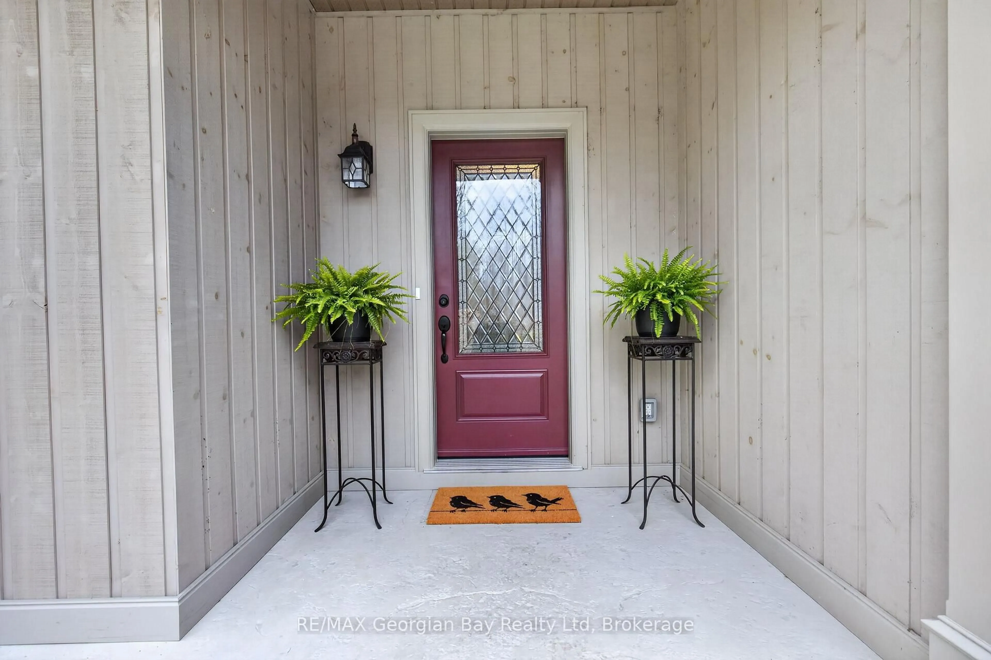 Indoor entryway for 73 Polish Ave, Penetanguishene Ontario L9M 1W8