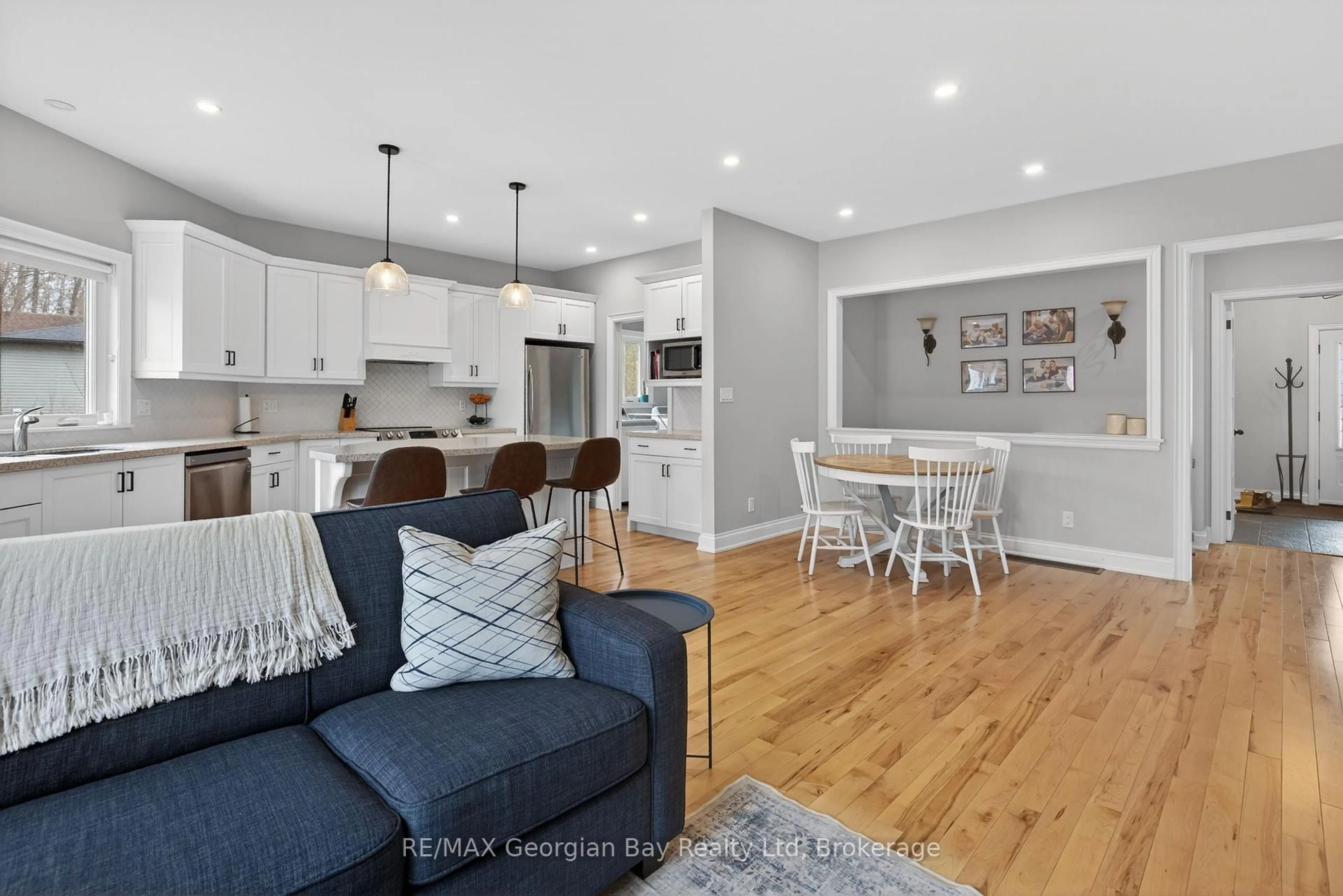 Open concept kitchen, unknown for 73 Polish Ave, Penetanguishene Ontario L9M 1W8