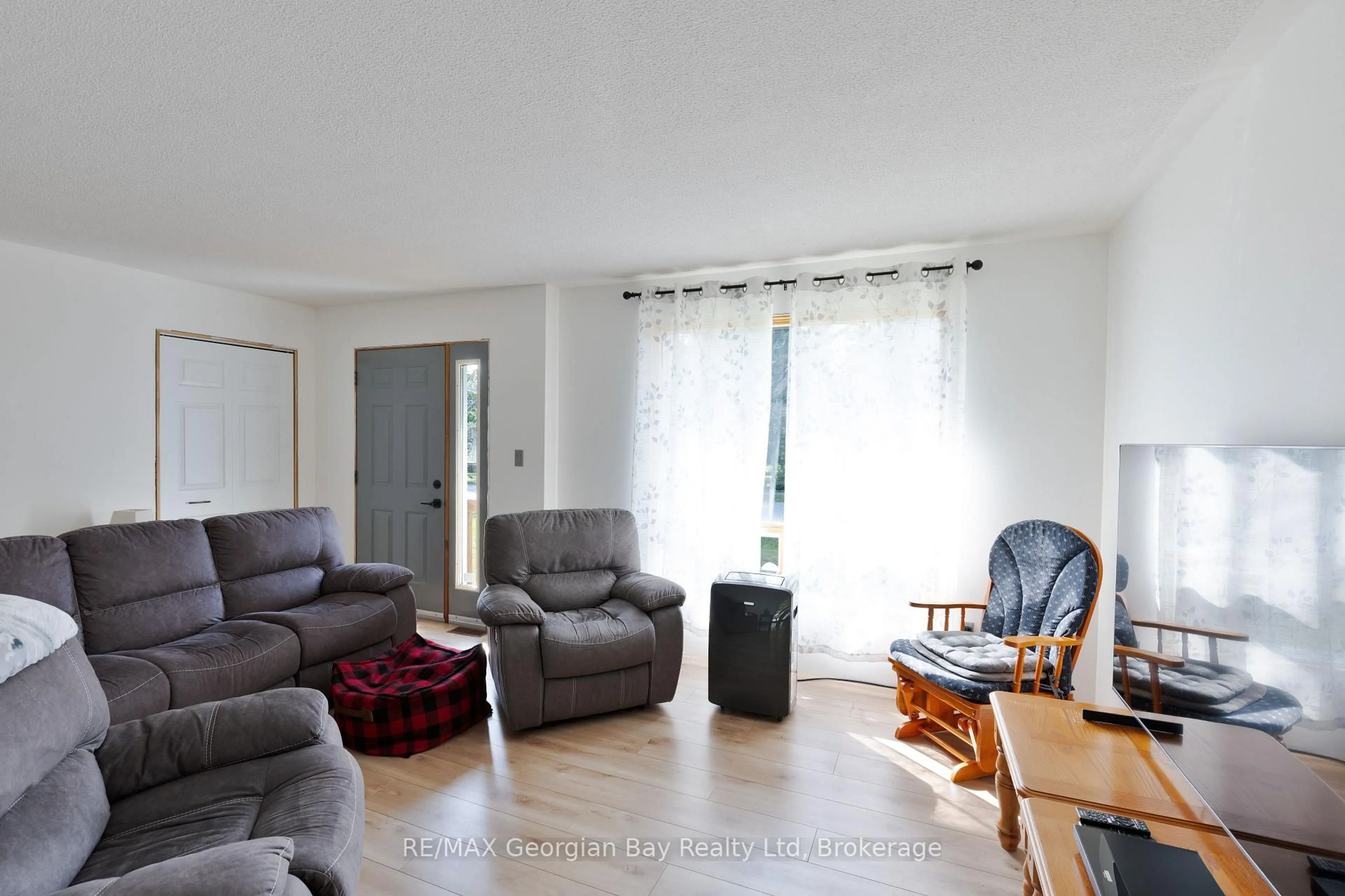 Living room with furniture, unknown for 144 George St, Tay Ontario L0K 2A0