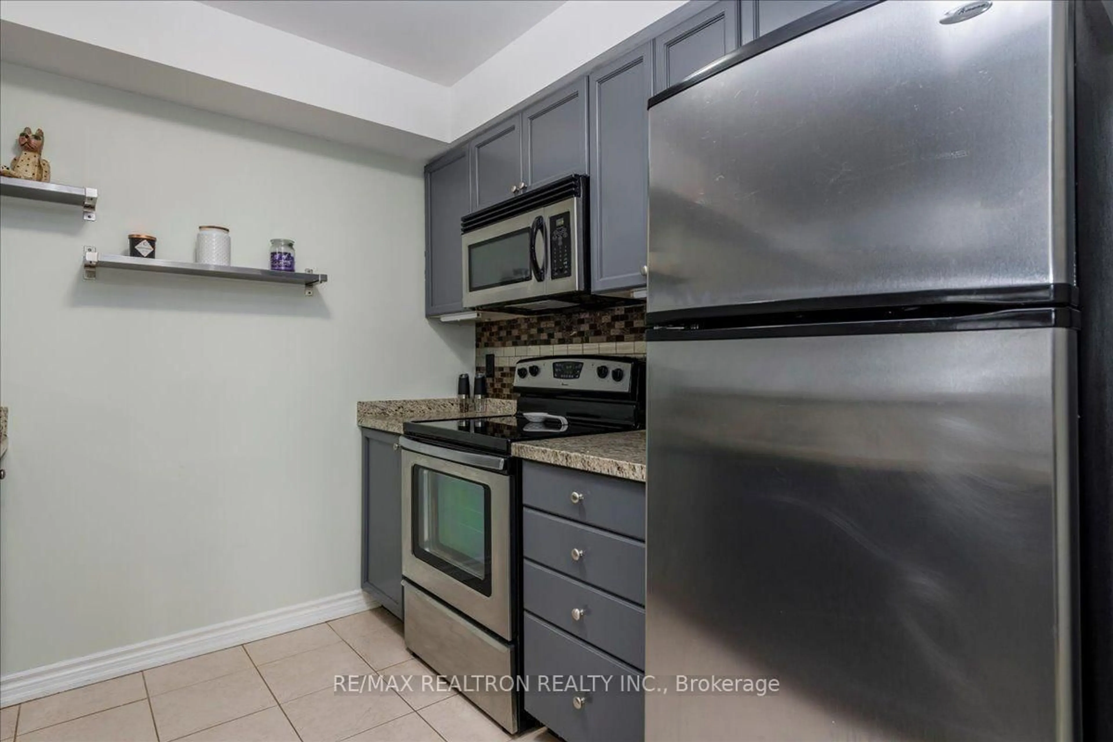 Standard kitchen, ceramic/tile floor for 43 Coulter St #3, Barrie Ontario L4N 6L9
