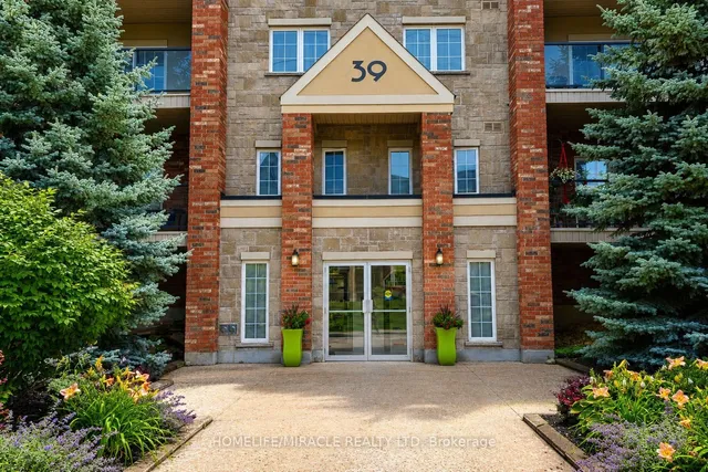 39 Ferndale Dr #312, Barrie 2