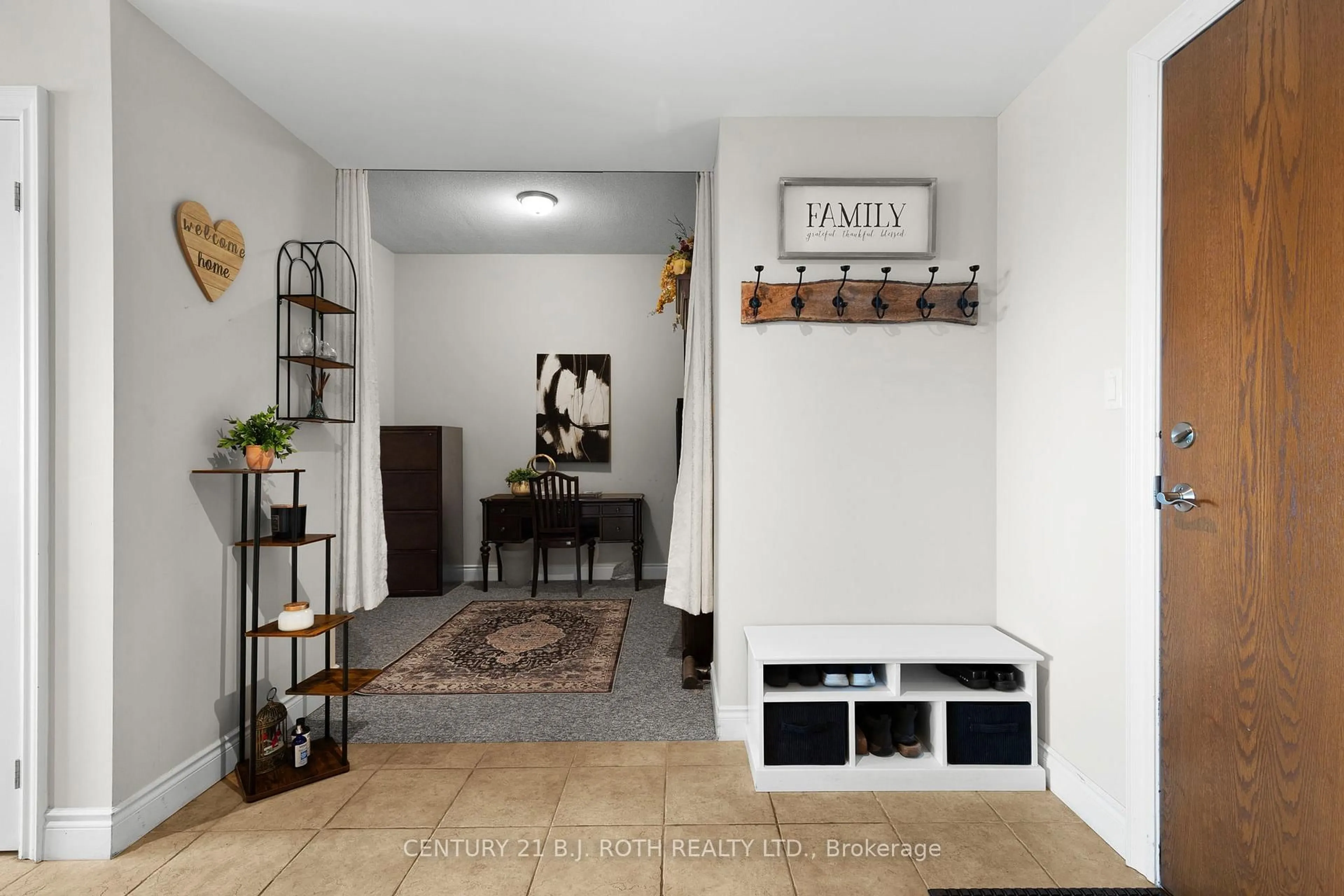 Indoor entryway for 37 Ellen St #1310, Barrie Ontario L4N 6G2