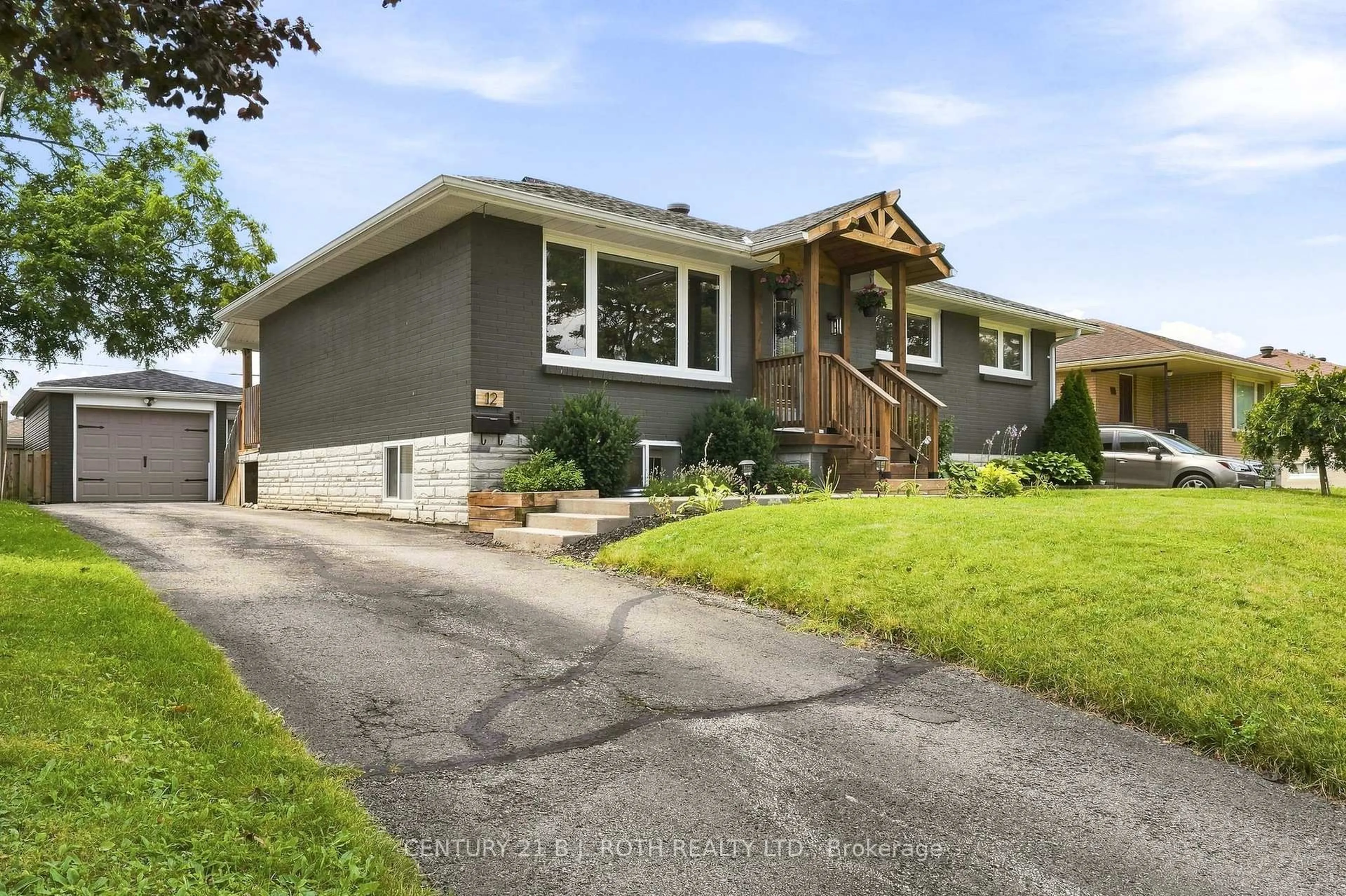 Home with vinyl exterior material, street for 12 Bothwell Cres, Barrie Ontario L4M 2S6