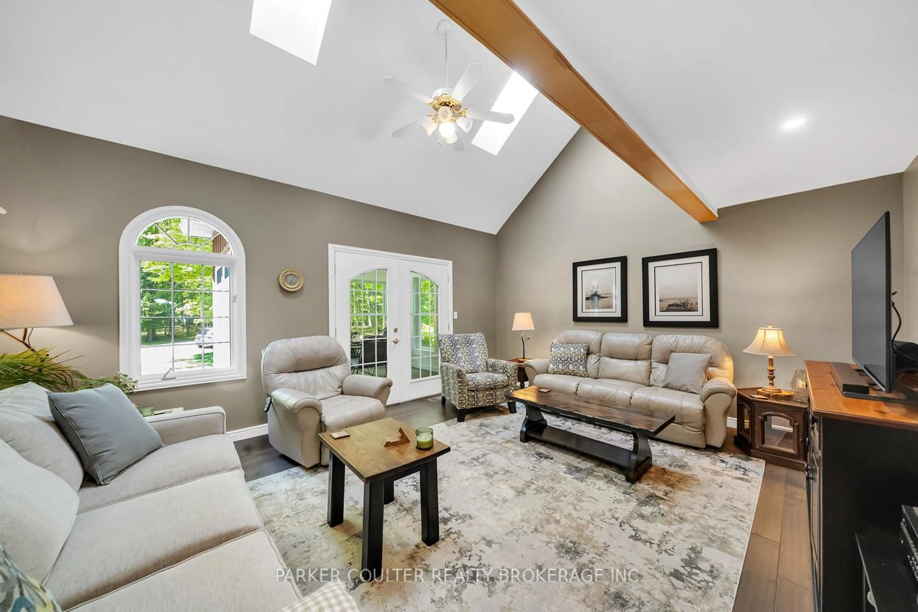 Living room with furniture, unknown for 2645 Warminster Rd, Severn Ontario L3V 7C6