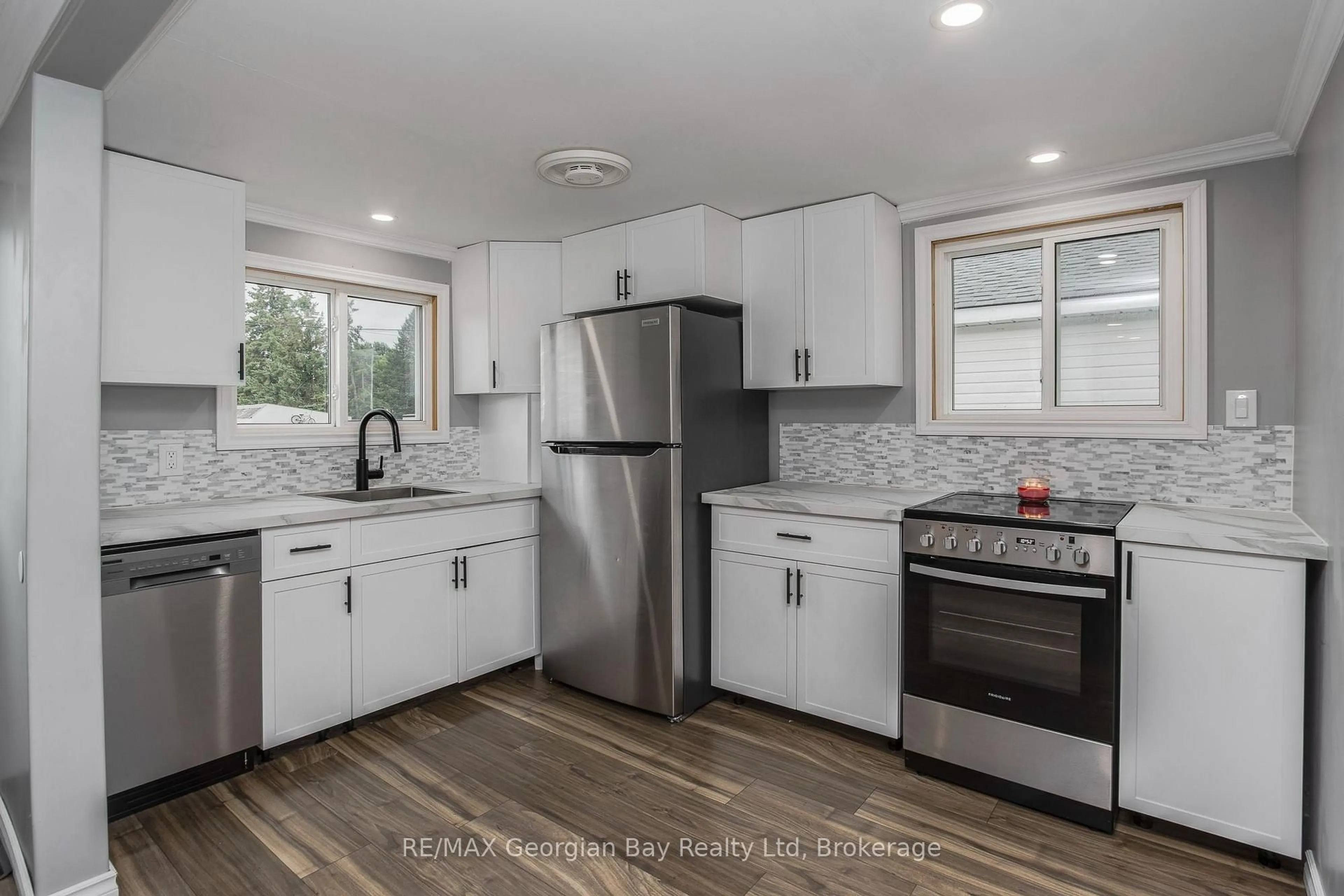Open concept kitchen, unknown for 350 McNicoll St, Tay Ontario L0K 1R0