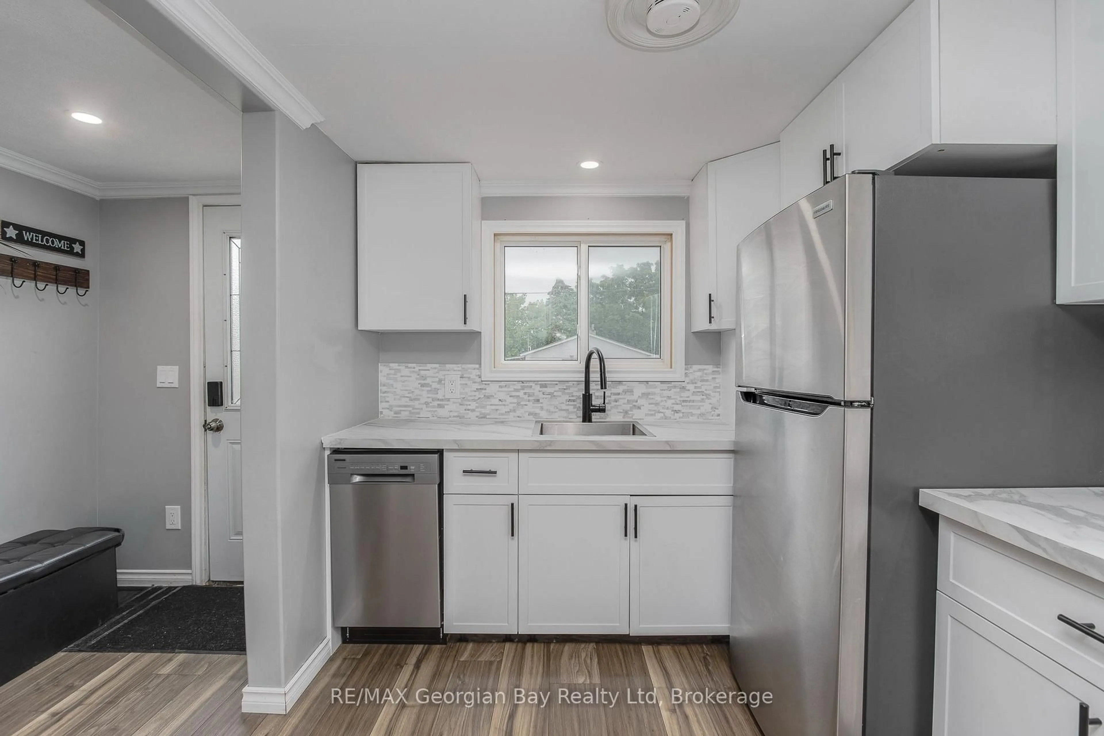 Standard kitchen, unknown for 350 McNicoll St, Tay Ontario L0K 1R0