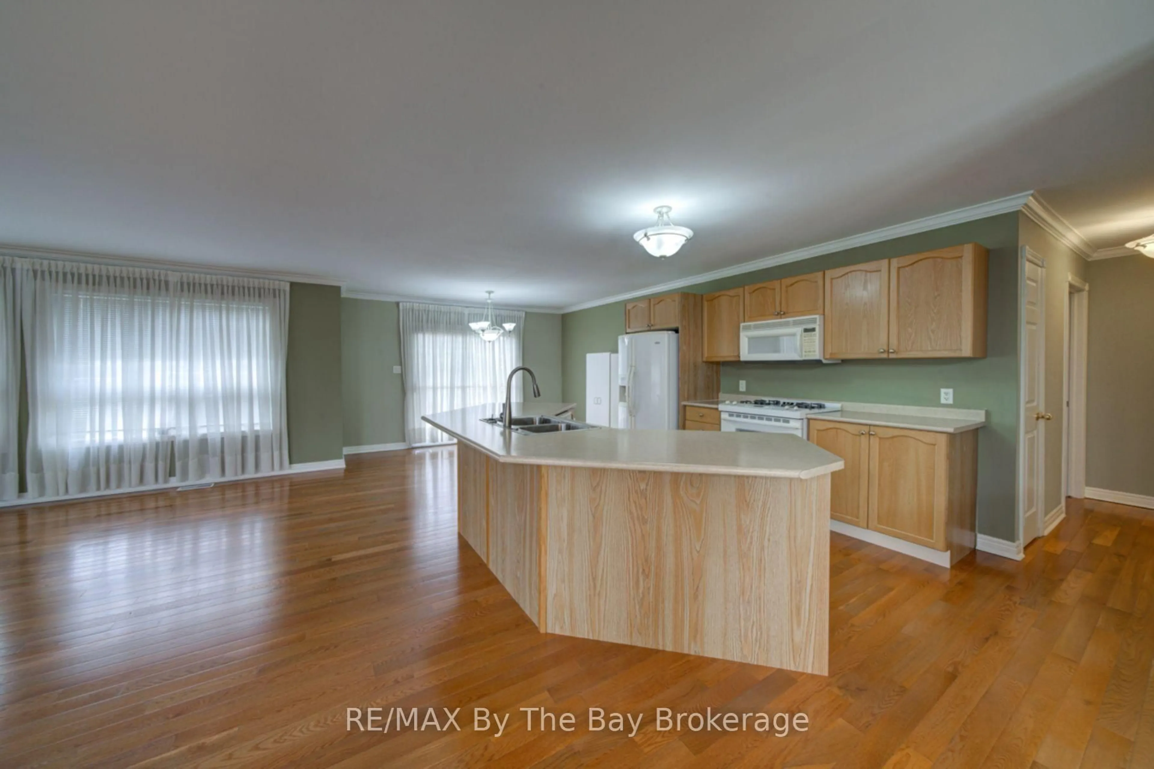 Open concept kitchen, unknown for 452 Ramblewood Dr, Wasaga Beach Ontario L9Z 1P4
