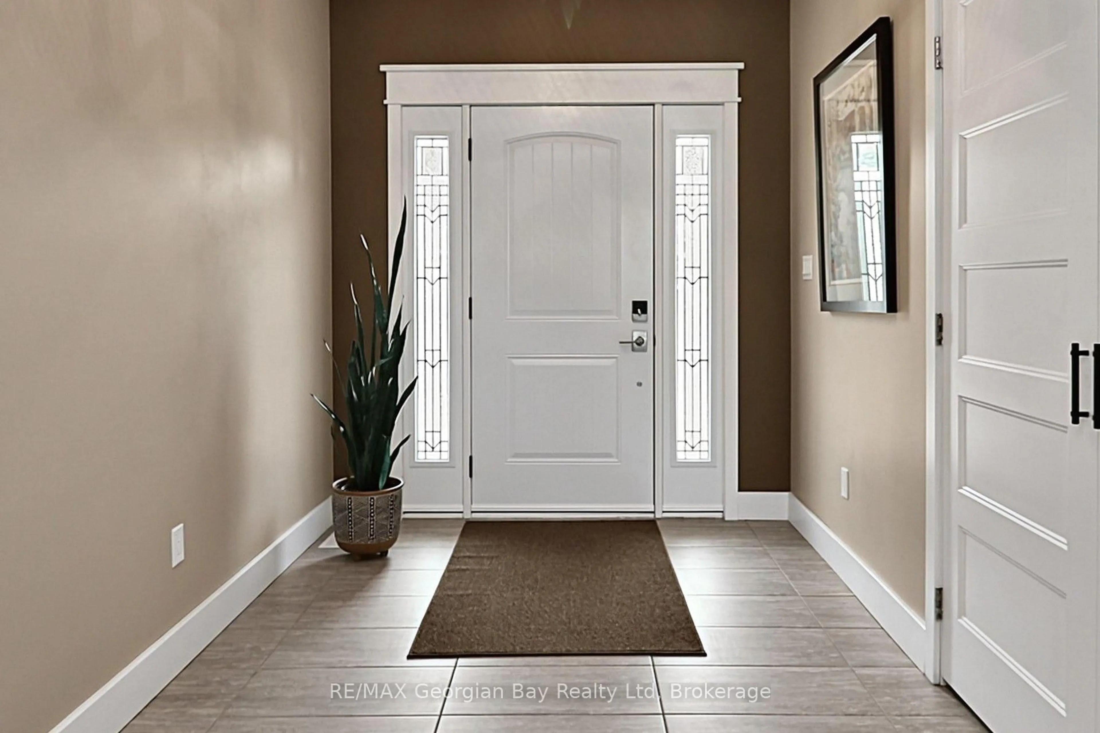 Indoor entryway for 1 Park St, Penetanguishene Ontario L9M 1P8