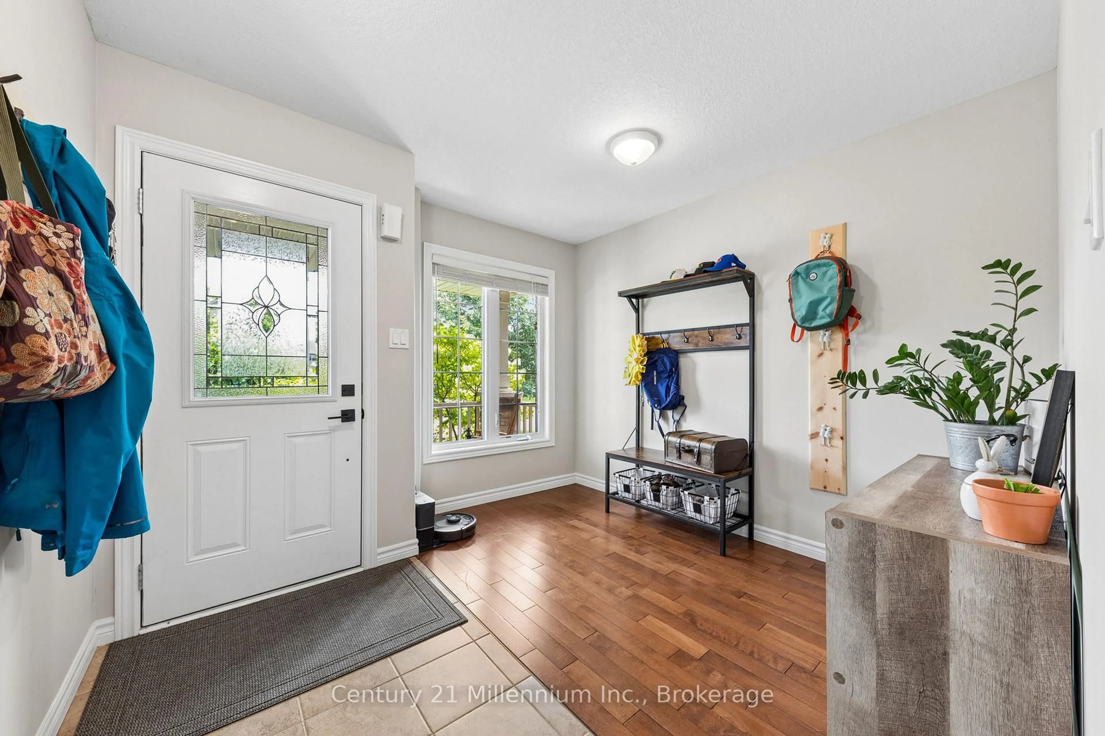 Indoor entryway for 28 Patton St, Collingwood Ontario L9Y 0E4