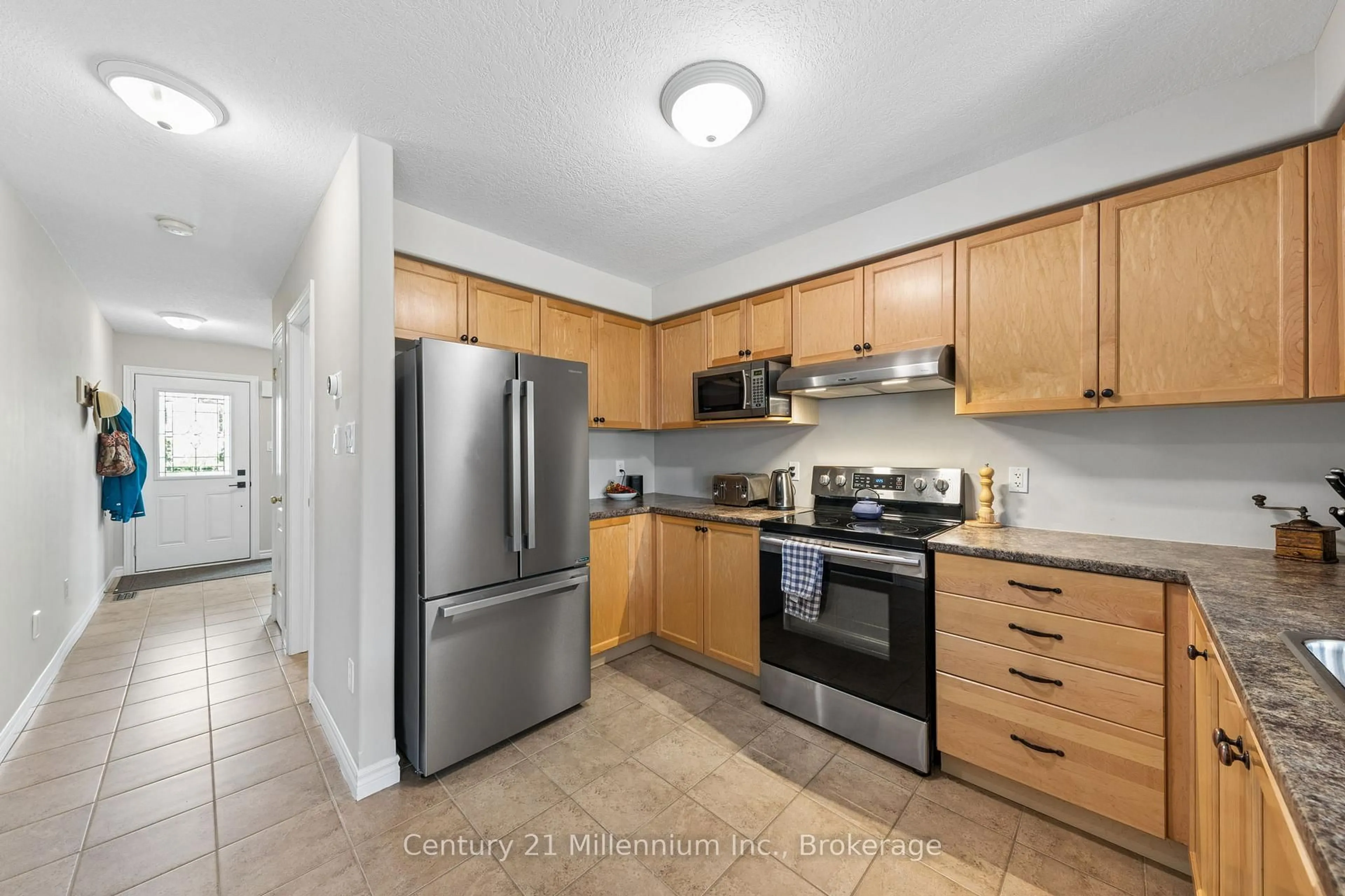 Standard kitchen, unknown for 28 Patton St, Collingwood Ontario L9Y 0E4