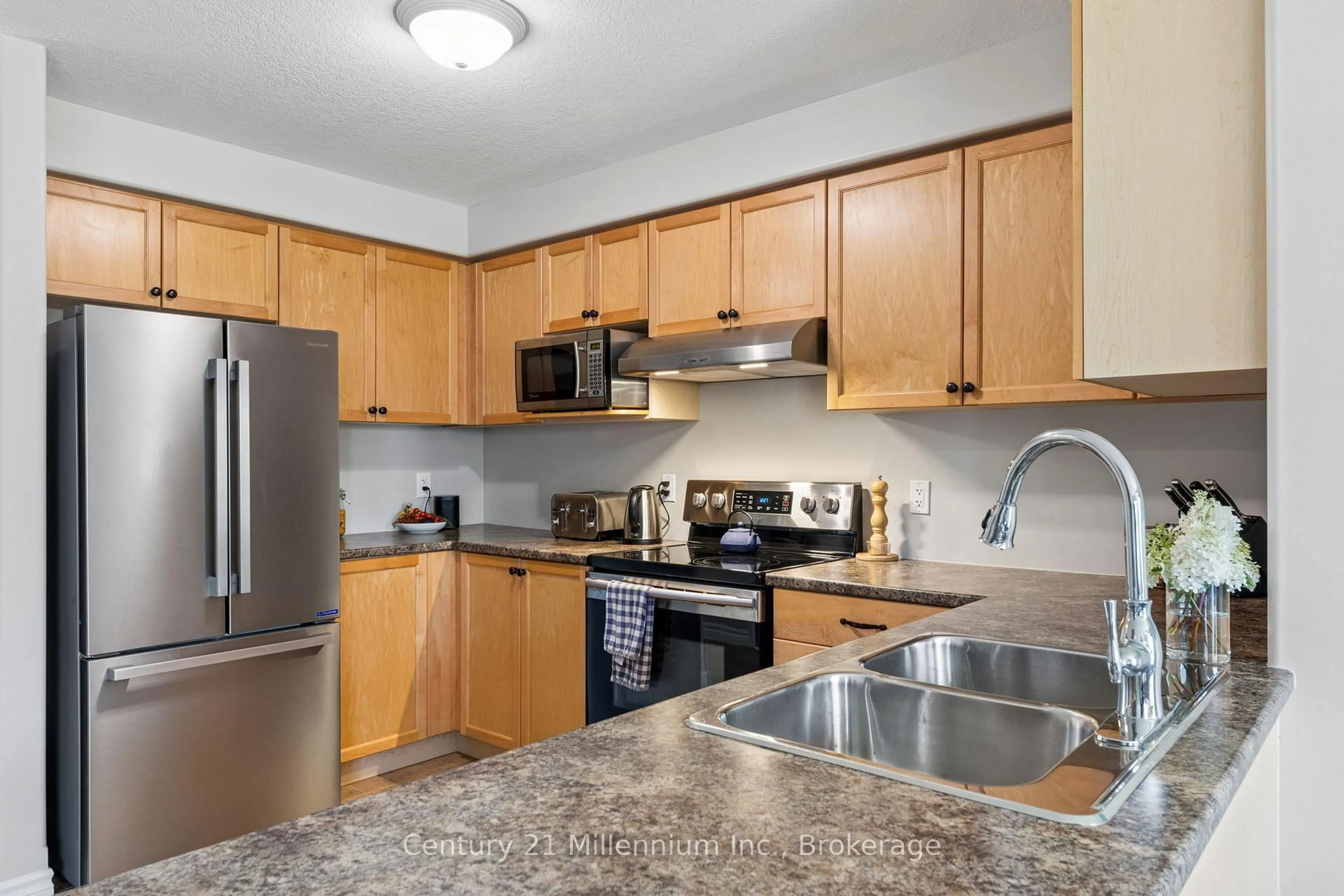 Standard kitchen, unknown for 28 Patton St, Collingwood Ontario L9Y 0E4