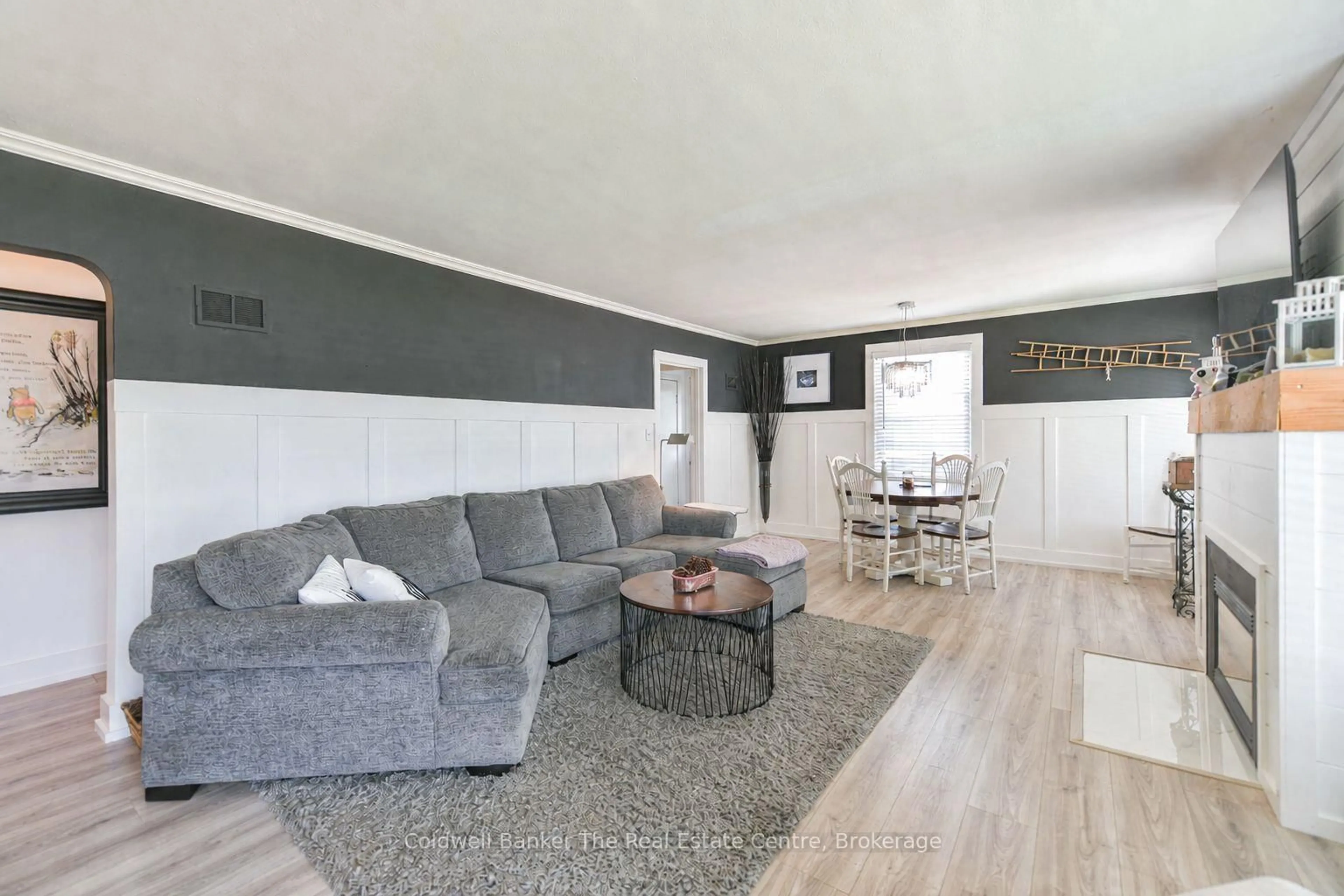 Living room with furniture, unknown for 321 Franklin St, Orillia Ontario L3V 1K5