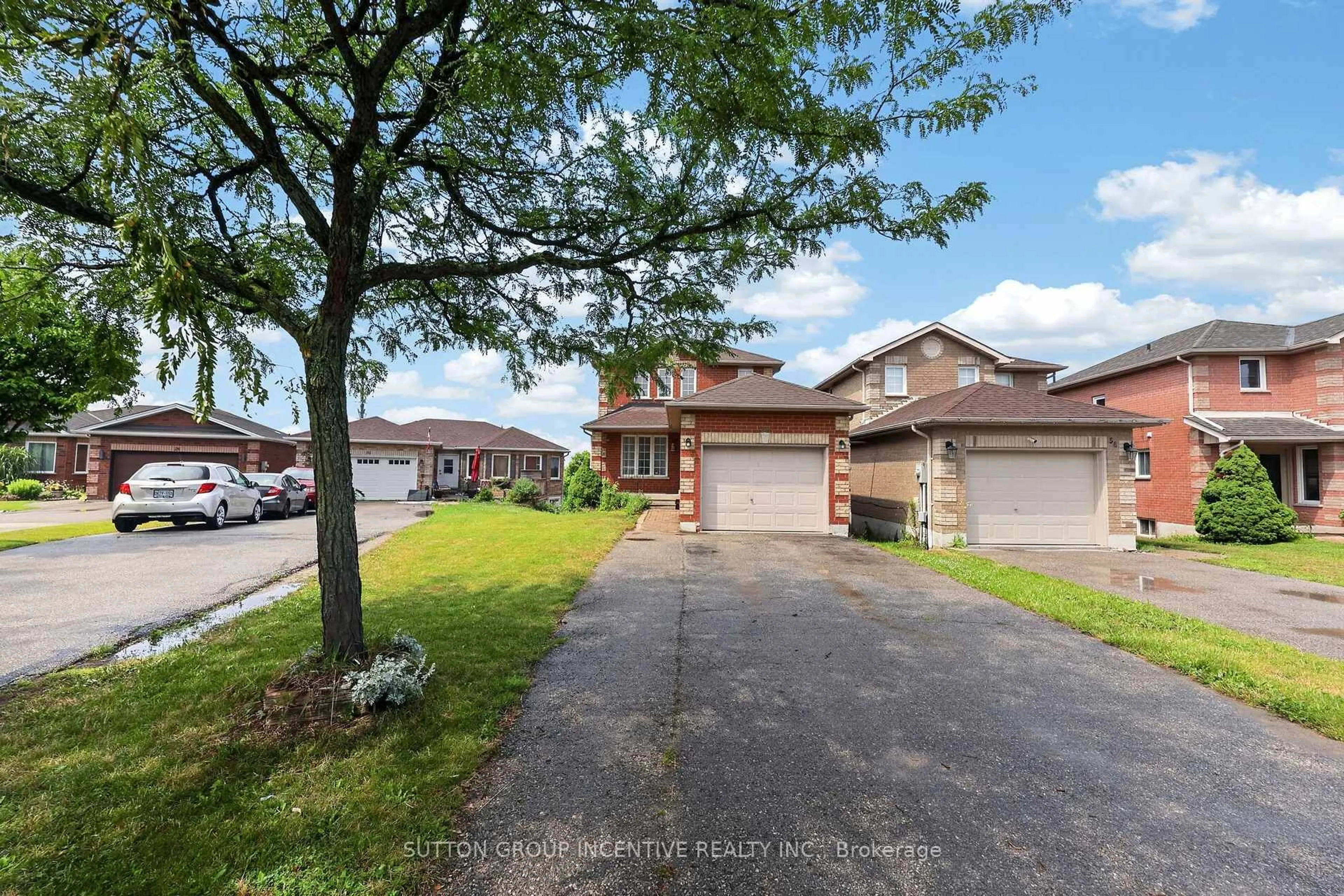 A pic from outside/outdoor area/front of a property/back of a property/a pic from drone, street for 32 Sundew Dr, Barrie Ontario L4N 9L8