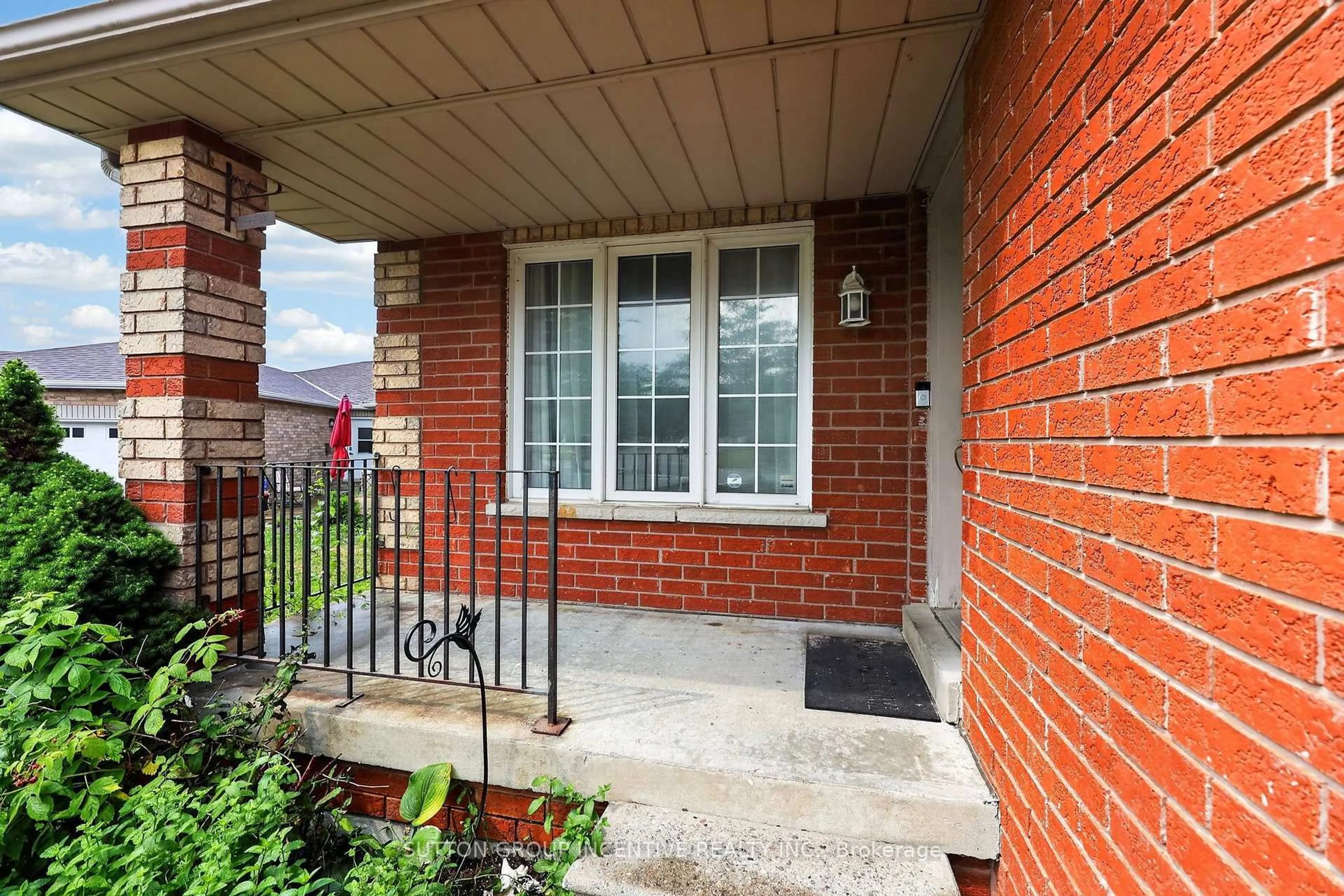 Home with brick exterior material, street for 32 Sundew Dr, Barrie Ontario L4N 9L8