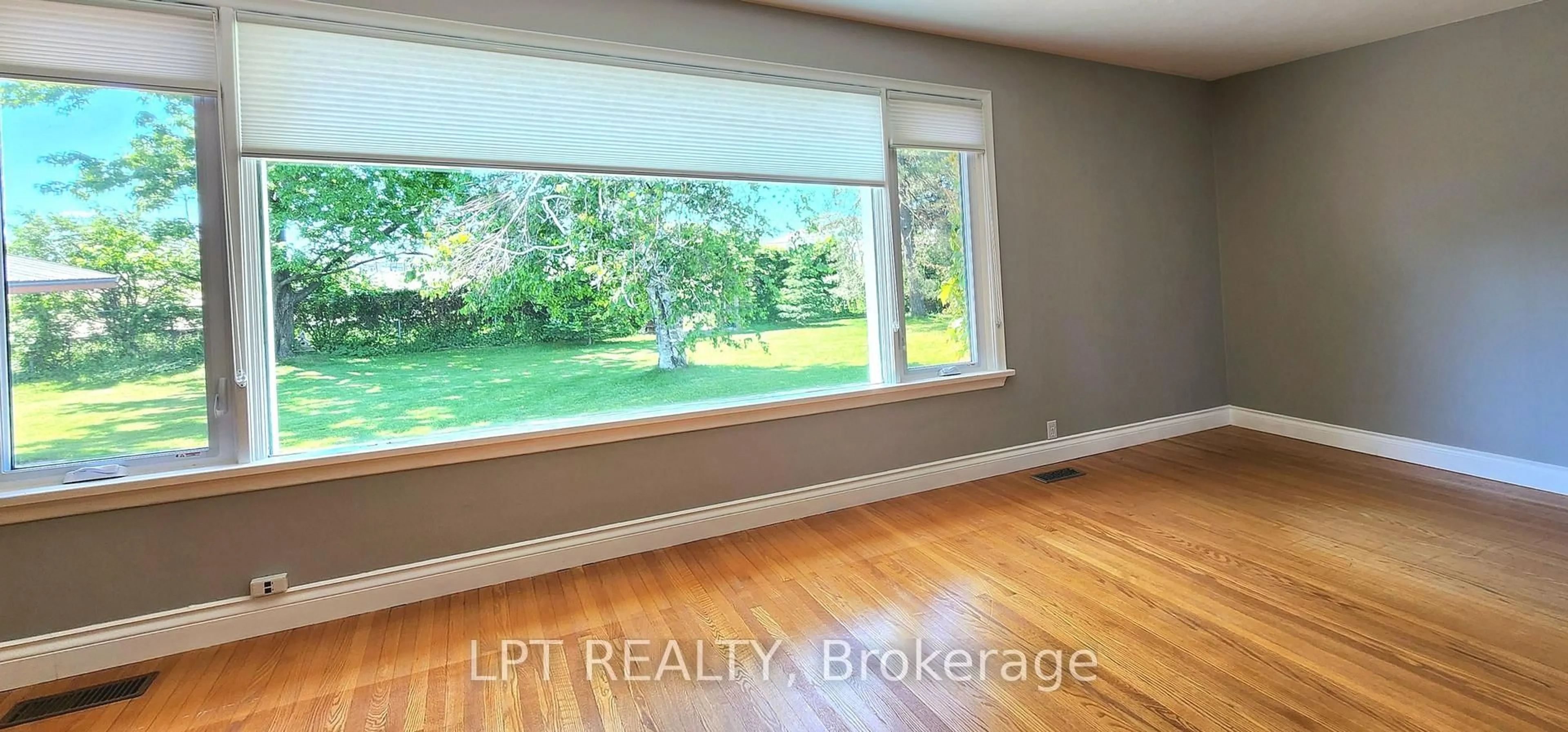 A pic of a room for 585 Mapleview Dr, Barrie Ontario L9J 0C3