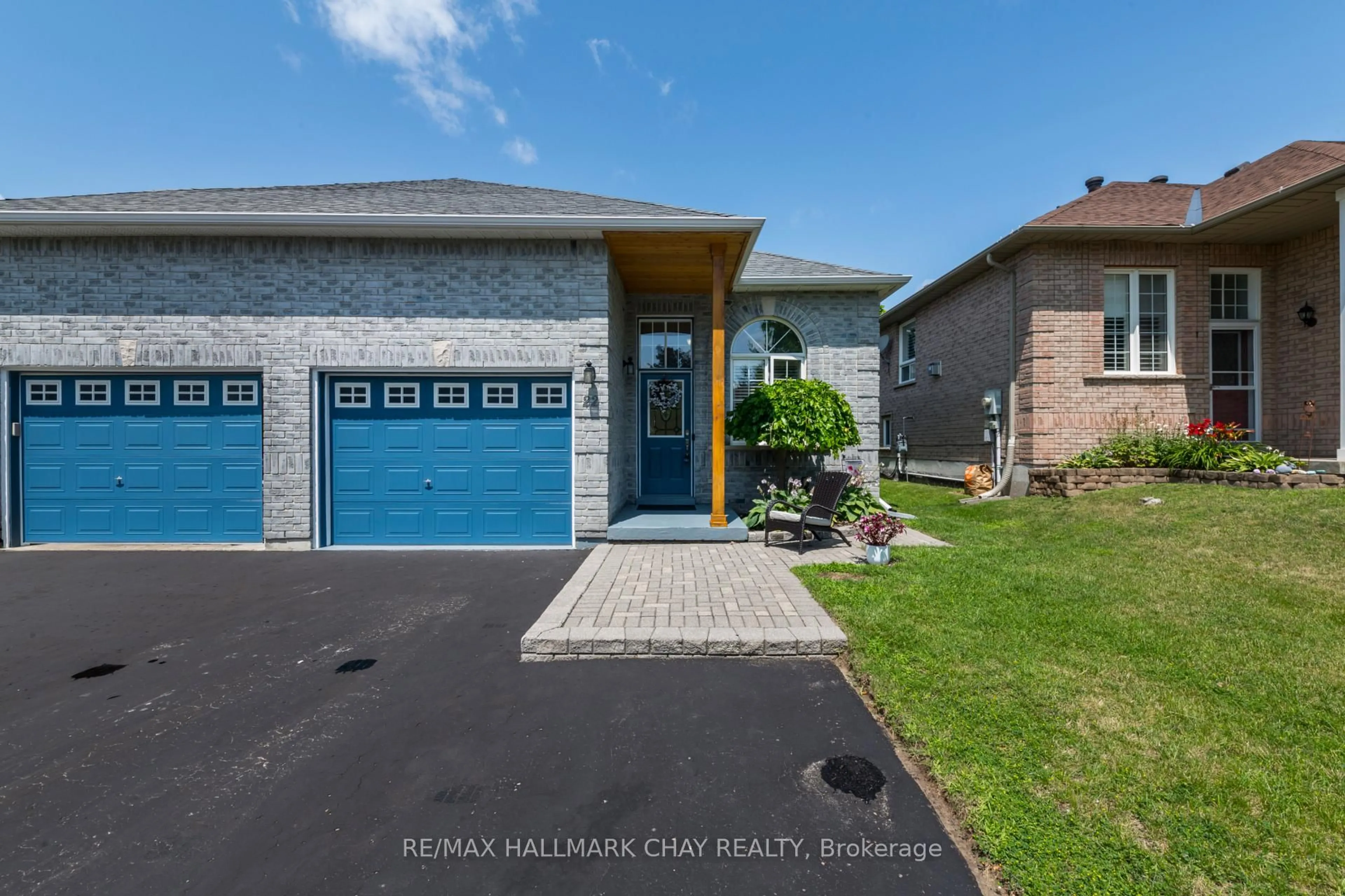 Unknown for 22 Peter St, Barrie Ontario L4N 5R2