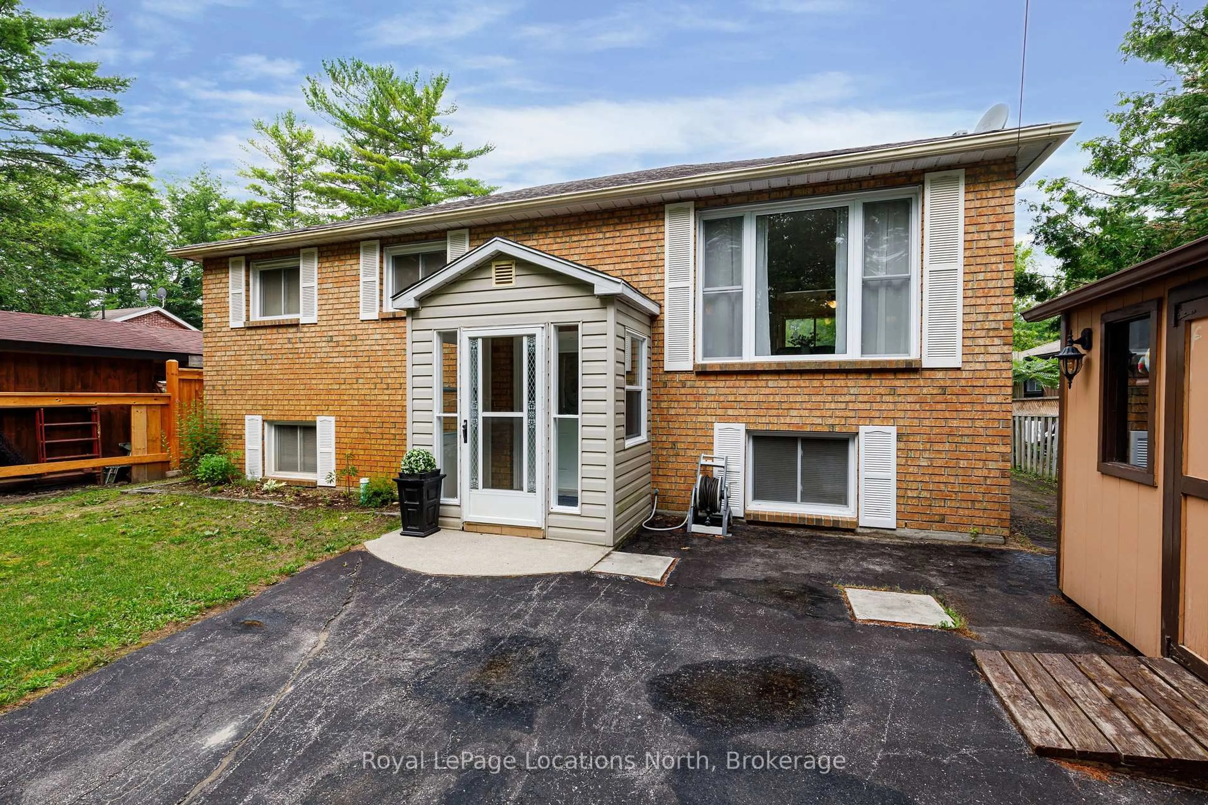 Home with brick exterior material, street for 26 Stroud Cres, Wasaga Beach Ontario L9Z 2T5