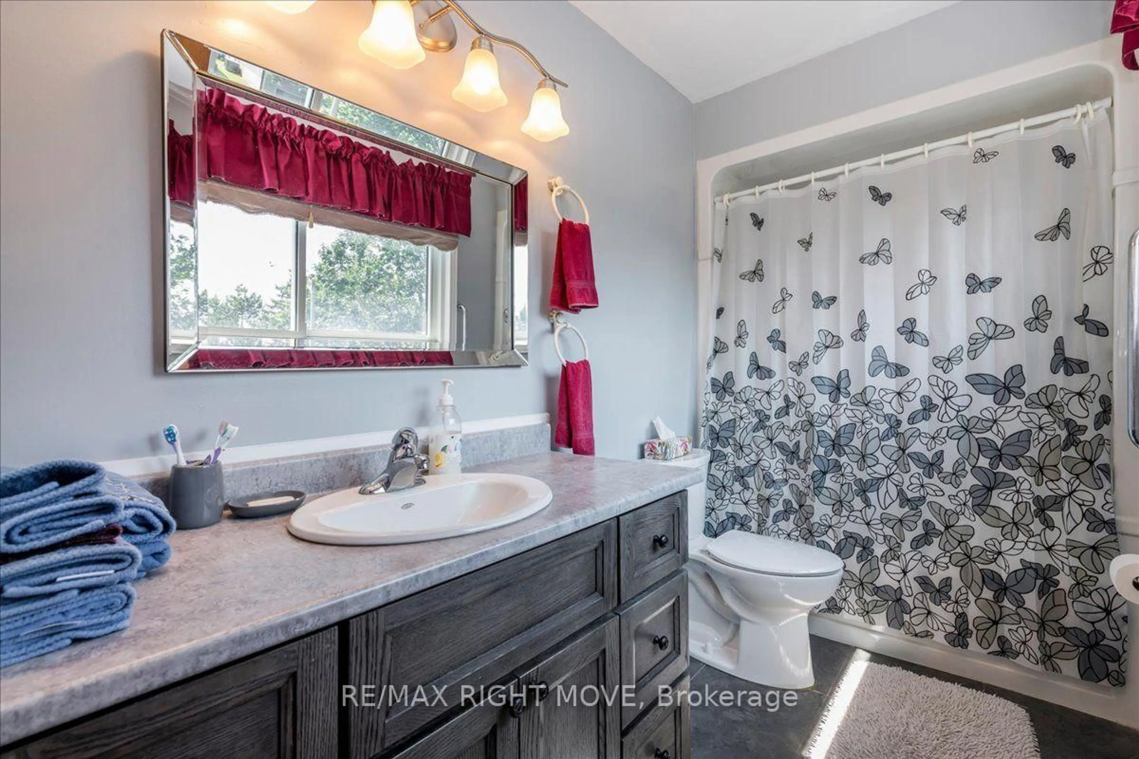 Contemporary bathroom, ceramic/tile floor for 55 Laurentian Lane, Orillia Ontario L3V 7N7