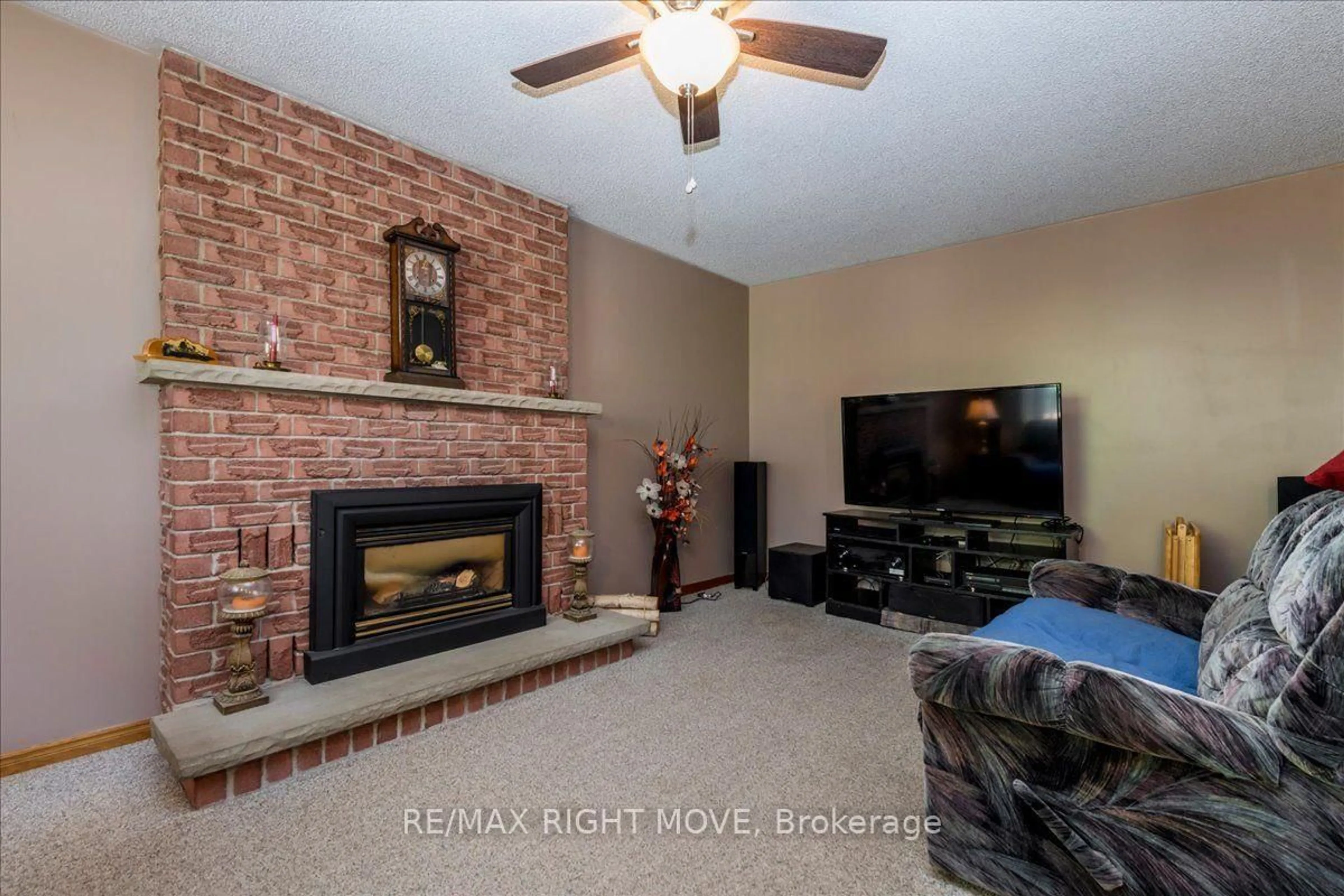 Living room with furniture, unknown for 55 Laurentian Lane, Orillia Ontario L3V 7N7