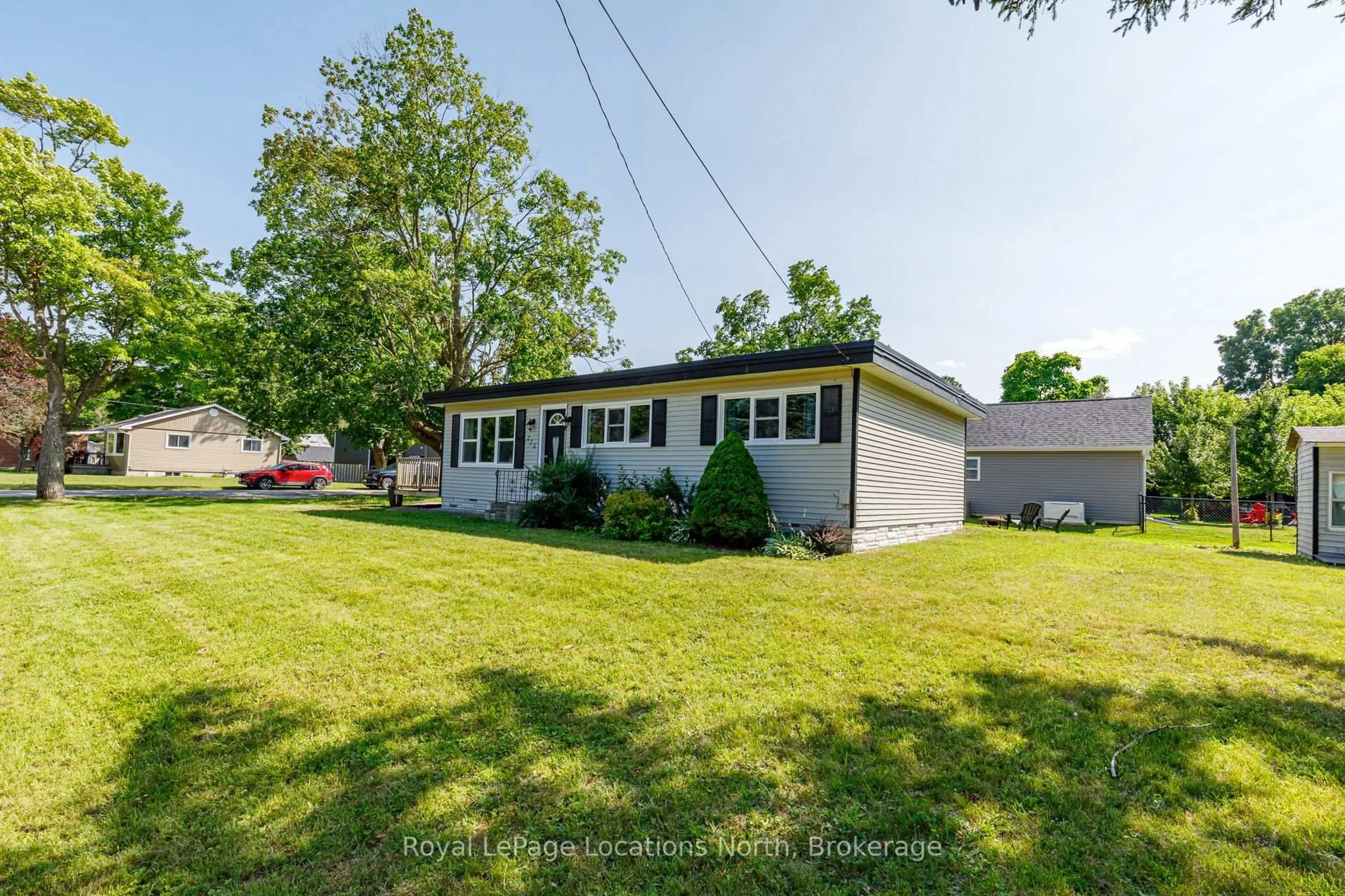 A pic from outside/outdoor area/front of a property/back of a property/a pic from drone, water/lake/river/ocean view for 225 Cherry St, Clearview Ontario L0M 1S0
