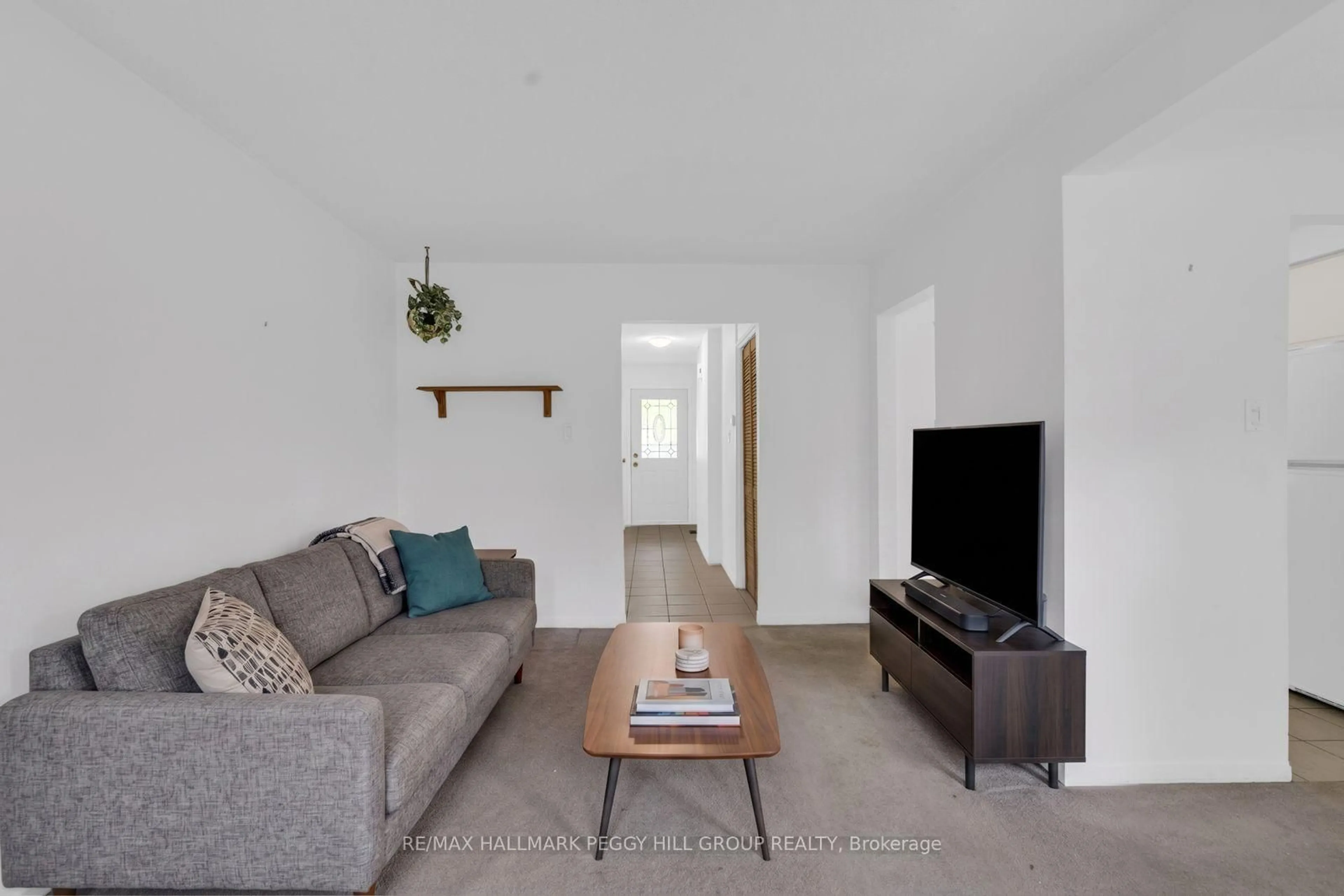Living room with furniture, unknown for 52 Adelaide St #38, Barrie Ontario L4N 3T5