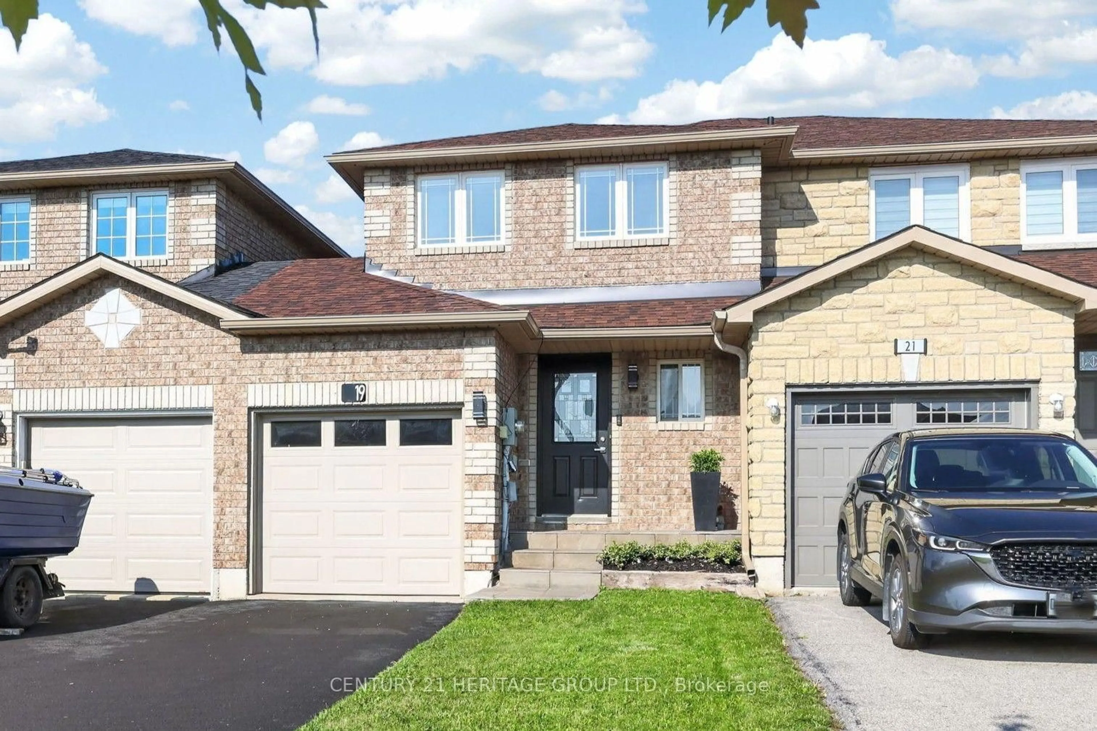 Home with brick exterior material, street for 19 Majesty Blvd, Barrie Ontario L4M 7K3