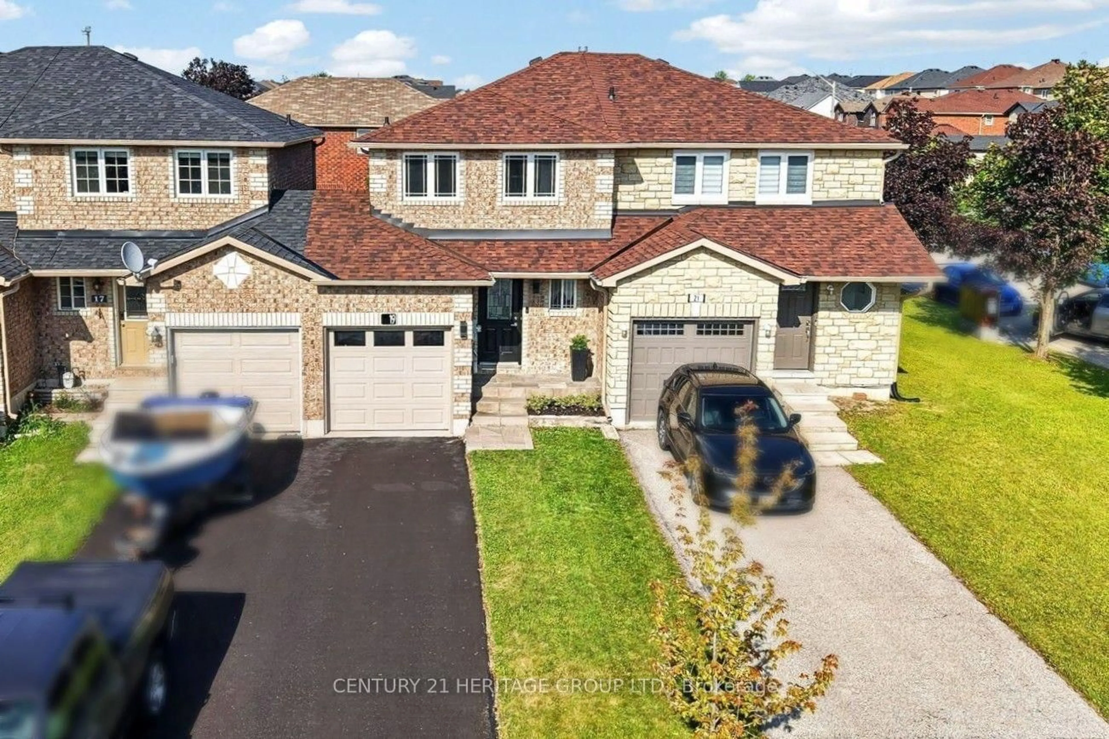A pic from outside/outdoor area/front of a property/back of a property/a pic from drone, street for 19 Majesty Blvd, Barrie Ontario L4M 7K3