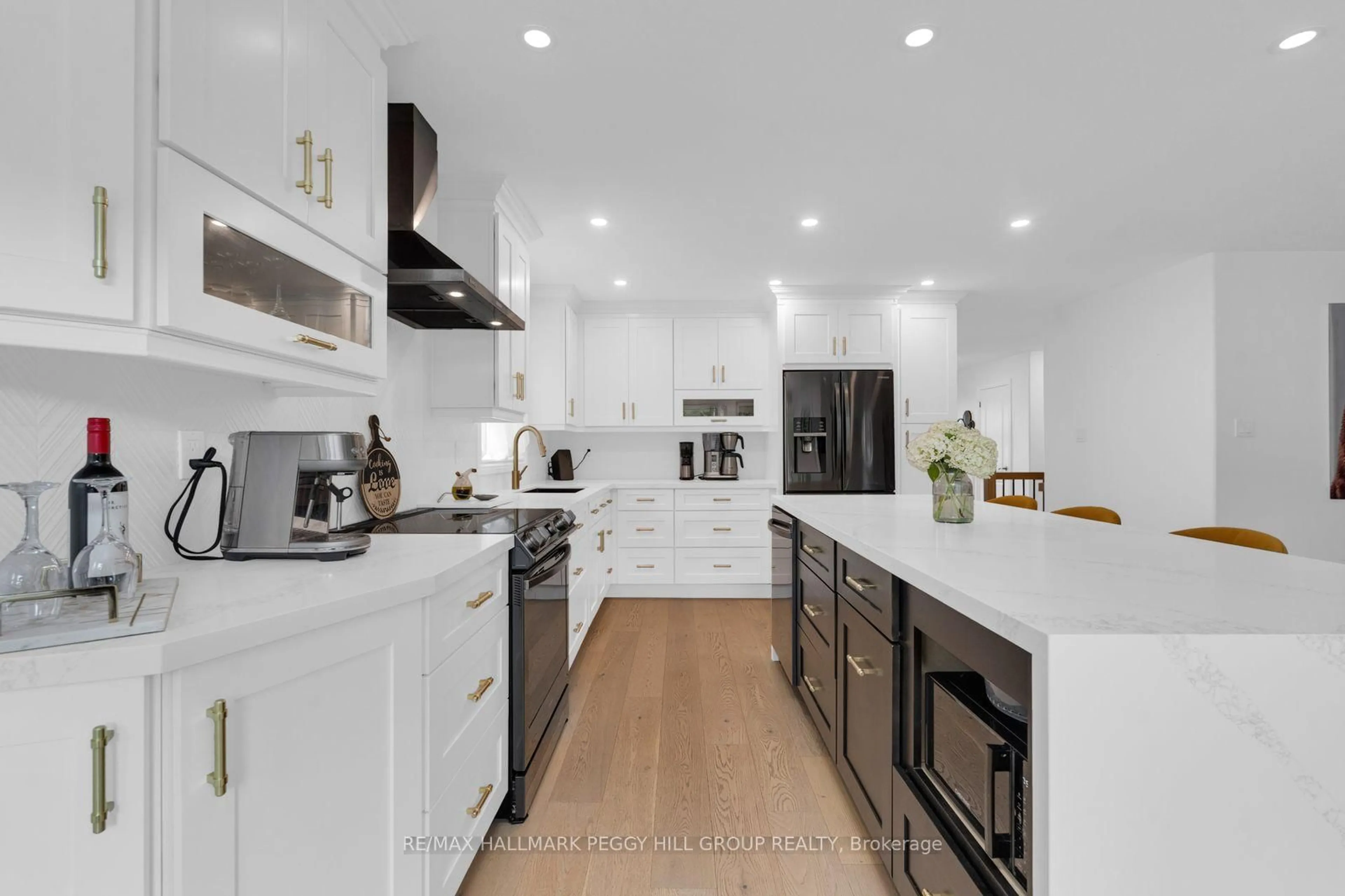 Contemporary kitchen, unknown for 173 Cumming Dr, Barrie Ontario L4N 0C8