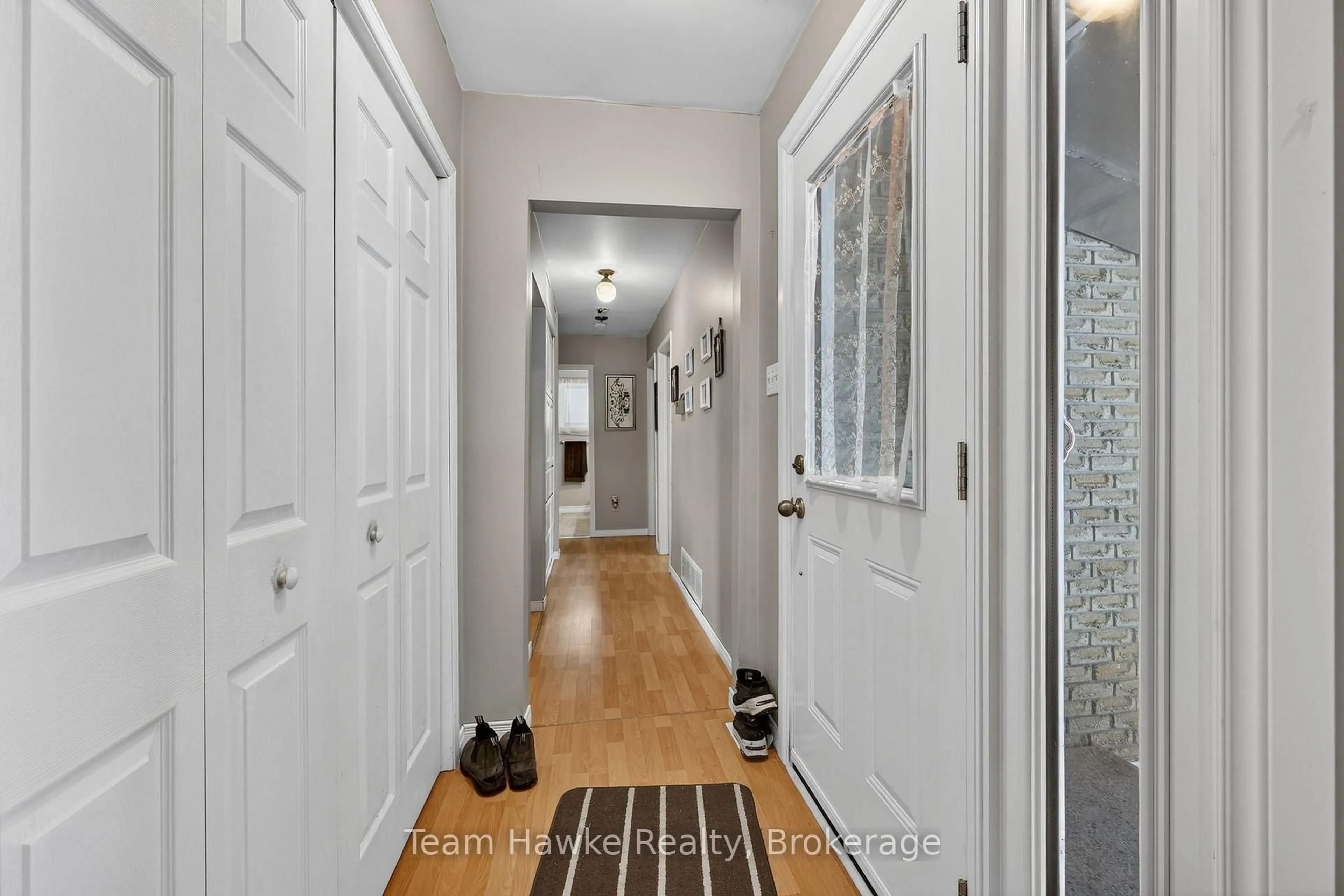 Indoor entryway for 575 Simcoe Ave, Tay Ontario L0K 1R0