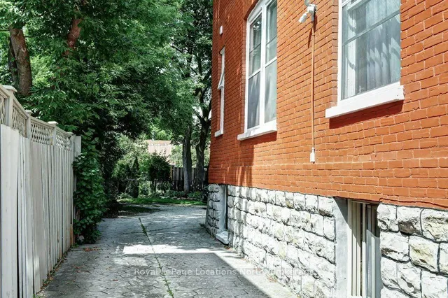 175 Second St, Collingwood 4