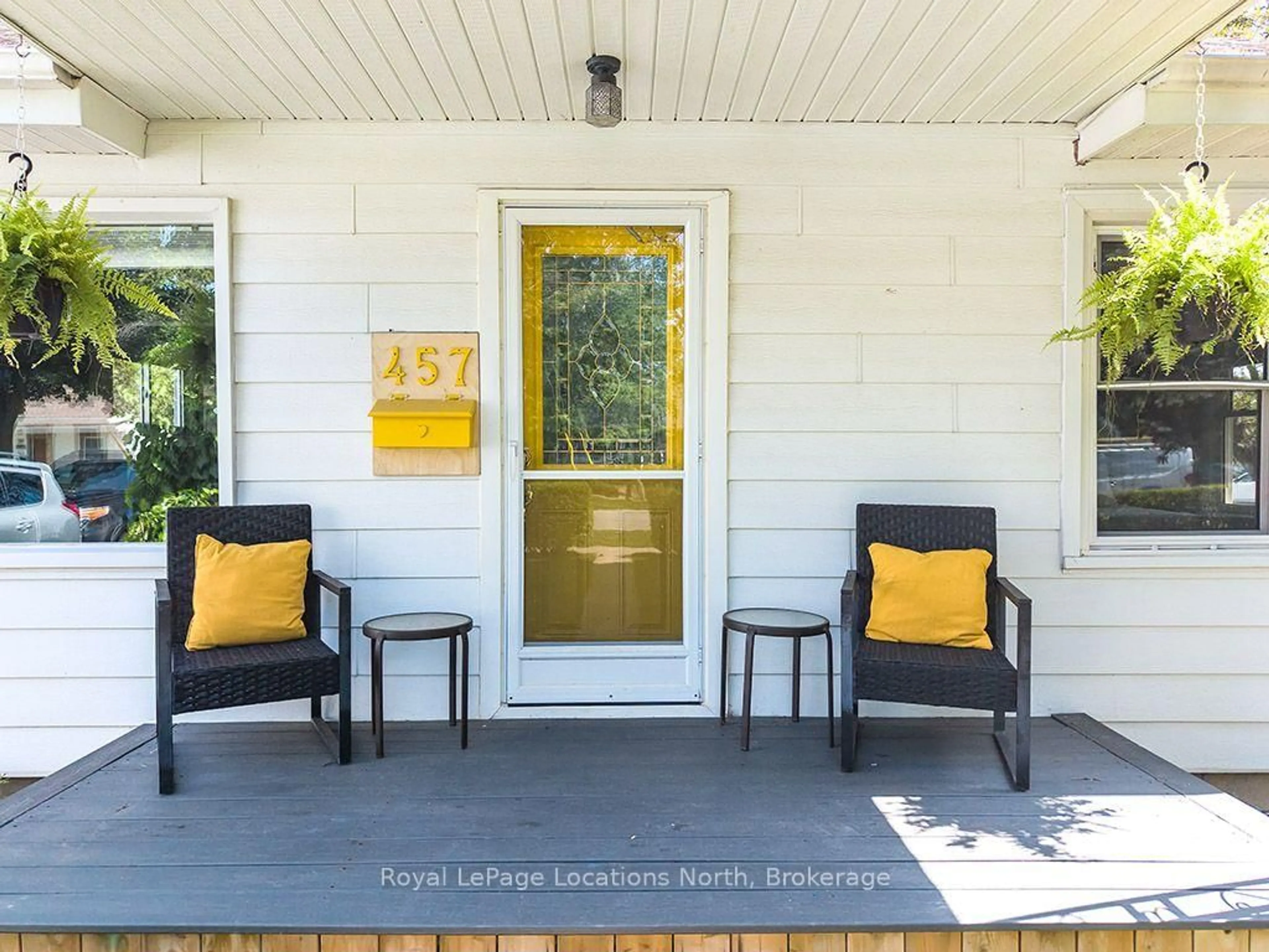 Home with vinyl exterior material, street for 457 Maple St, Collingwood Ontario L9Y 2S1