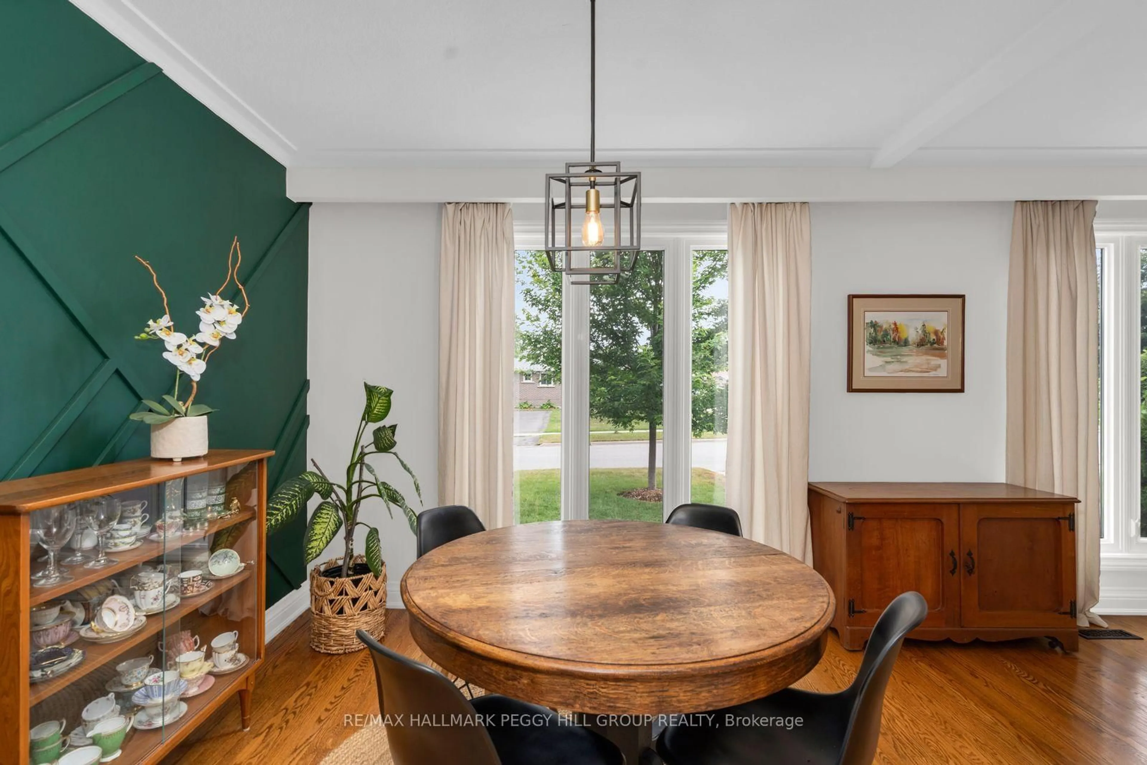 Dining room, wood/laminate floor for 184 Woodland Dr, Midland Ontario L4R 4E3