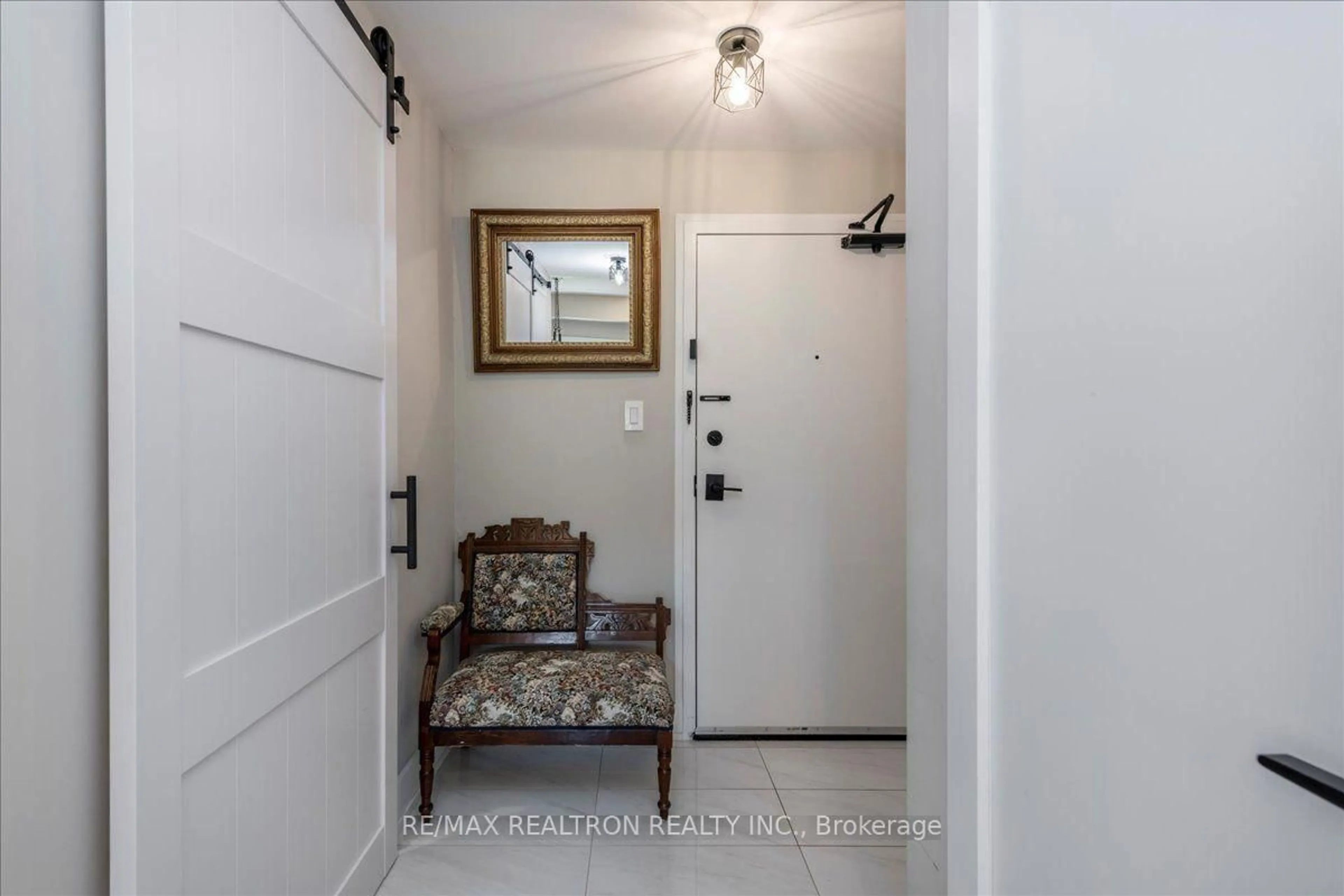 Indoor entryway for 5 Chef Lane #114, Barrie Ontario L9J 0J8