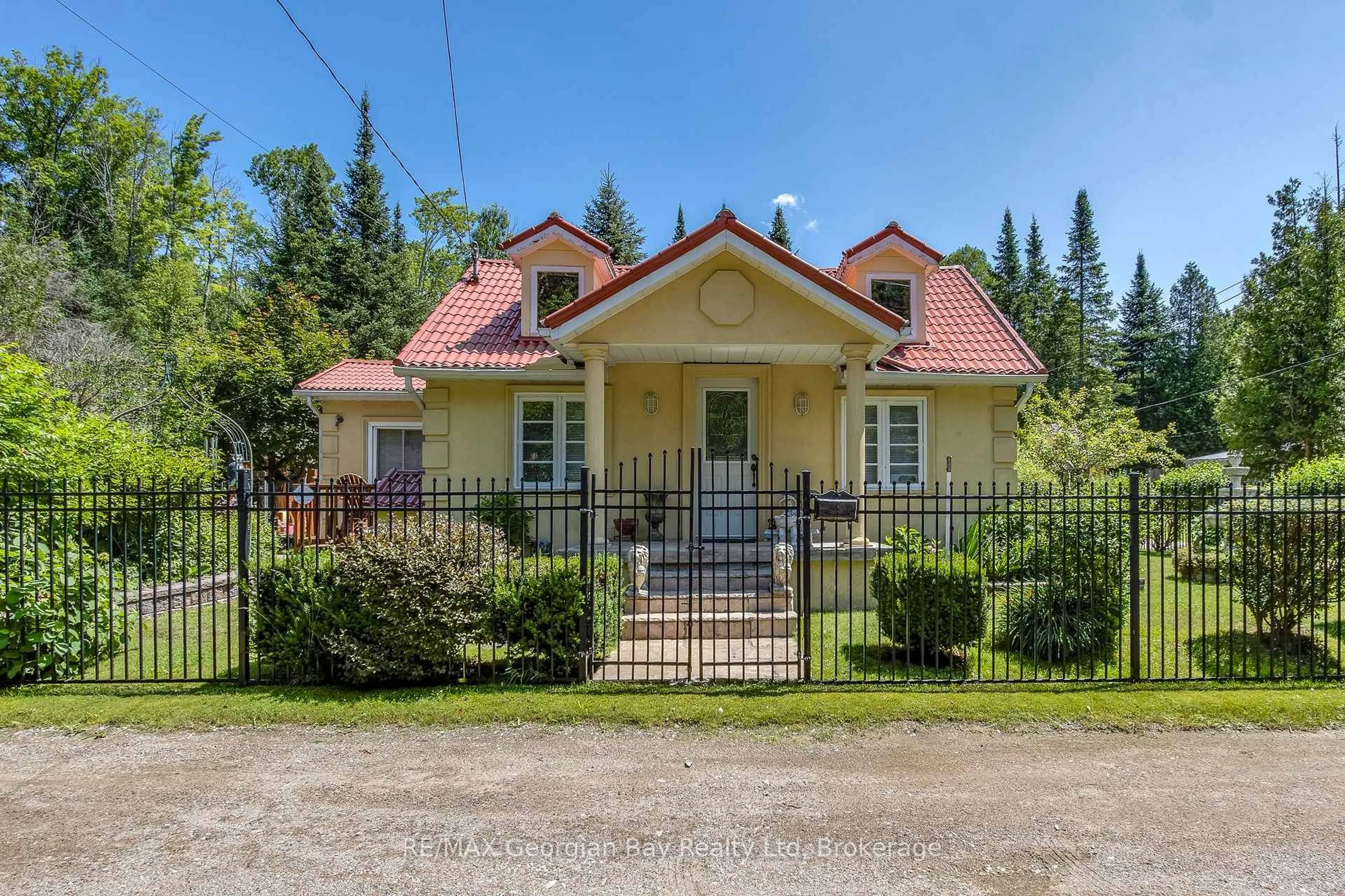 A pic from outside/outdoor area/front of a property/back of a property/a pic from drone, street for 3 Brookside Dr, Tiny Ontario L0L 2J0
