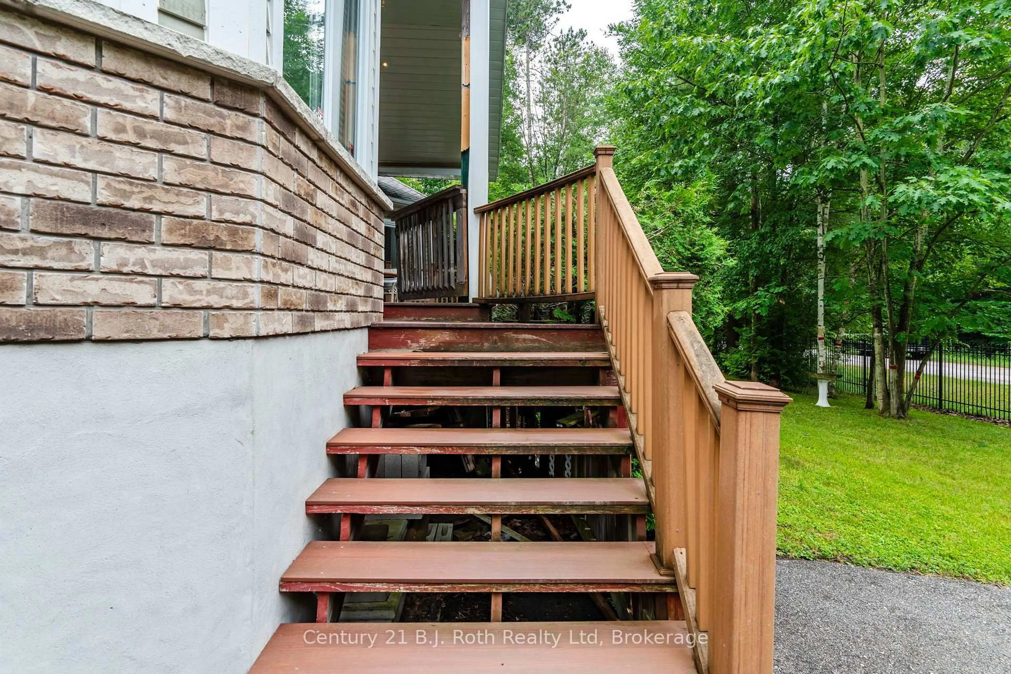 Stairs for 11 Rue Karola Rd, Tiny Ontario L0L 2J0