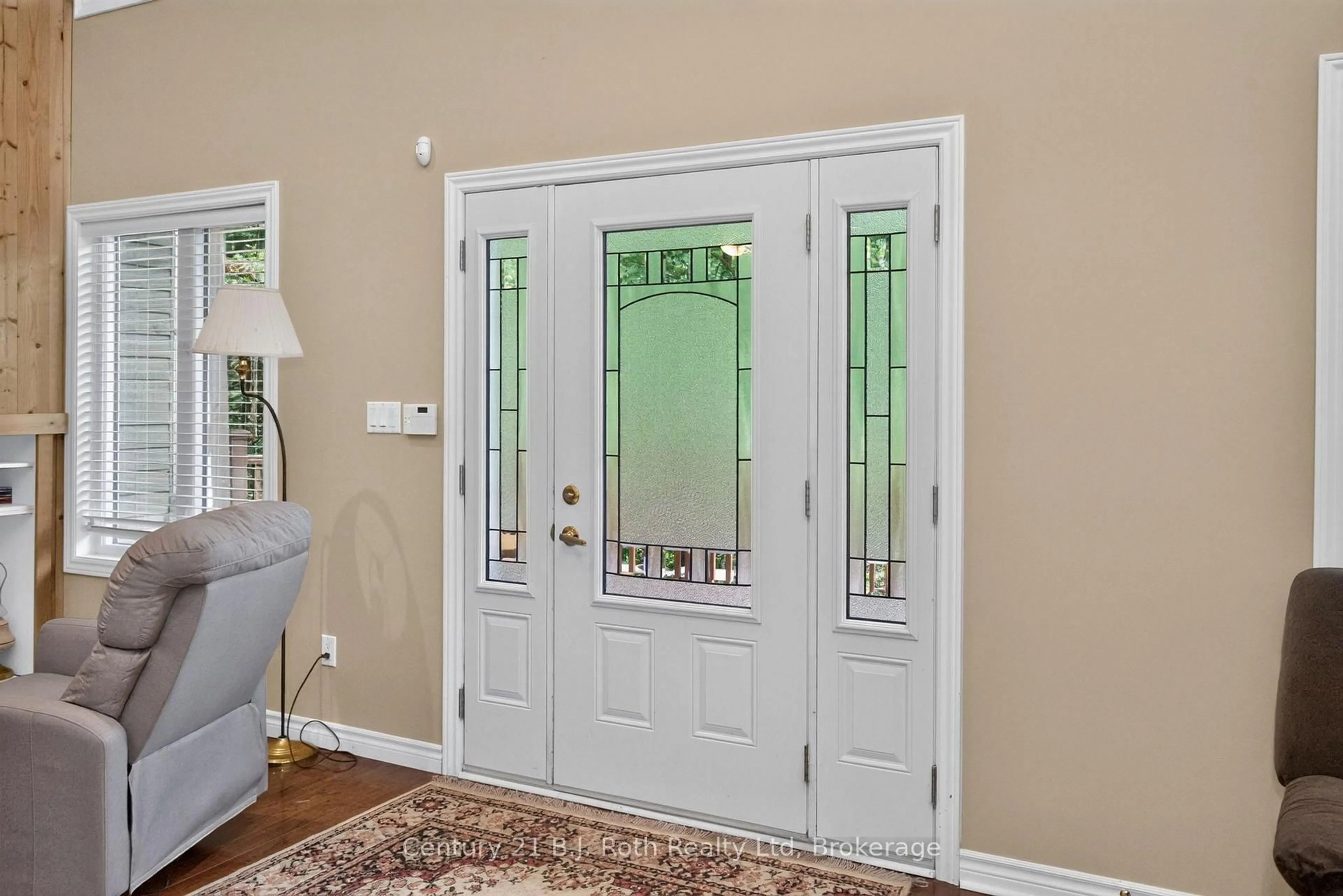 Indoor entryway for 11 Rue Karola Rd, Tiny Ontario L0L 2J0