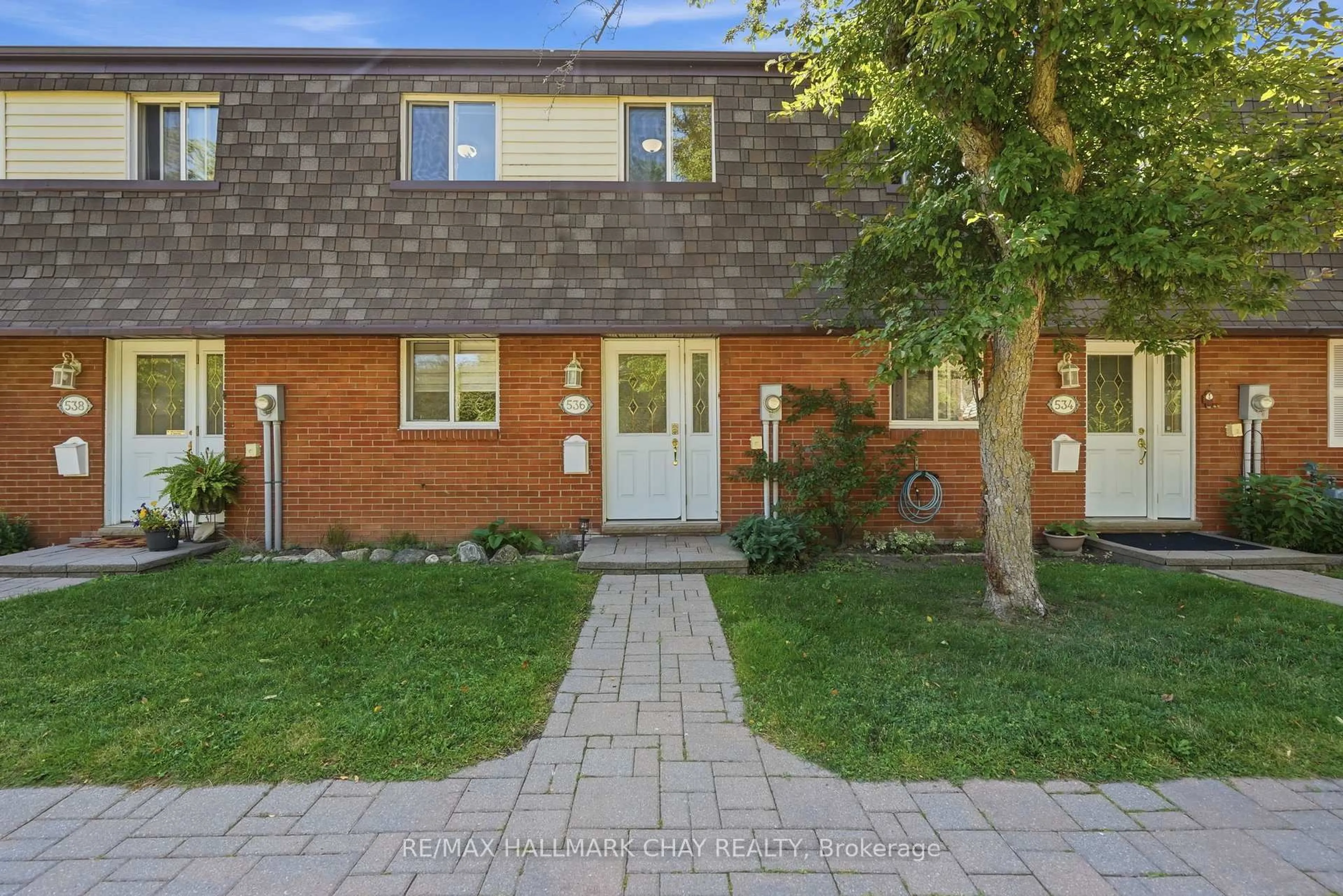 Home with brick exterior material, street for 536 Tenth St, Collingwood Ontario L9Y 4C1