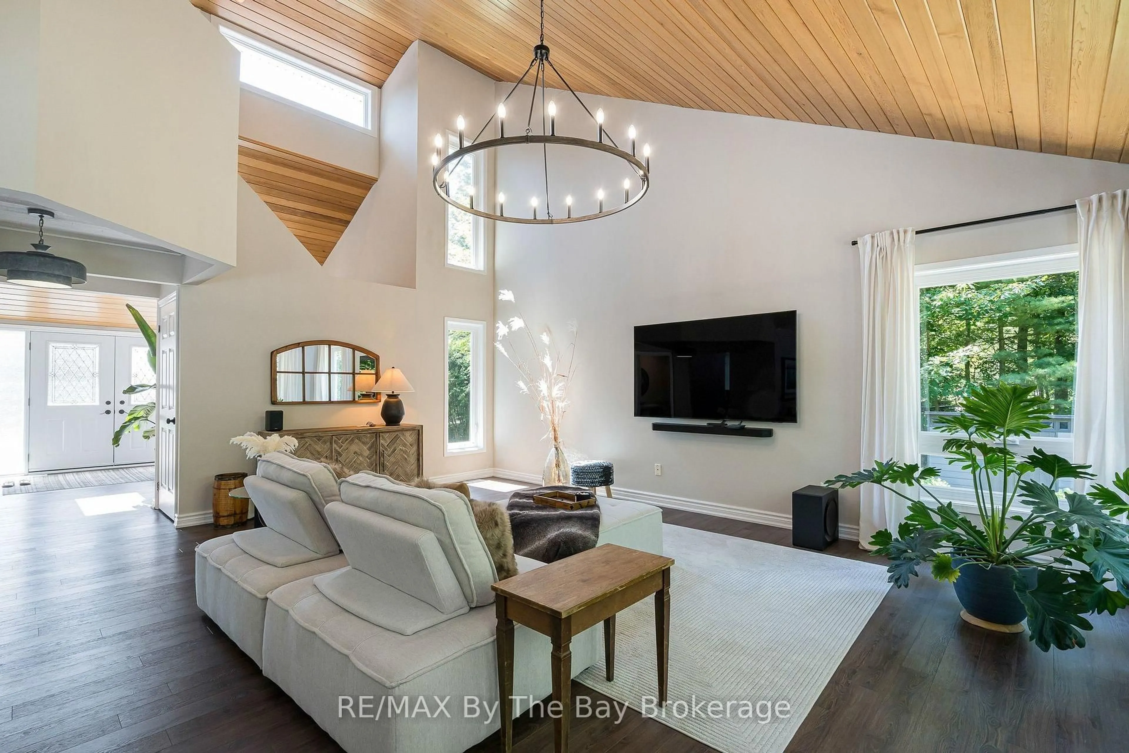 Living room with furniture, unknown for 22 BRIDLEWOOD Cres, Wasaga Beach Ontario L9Z 1B4