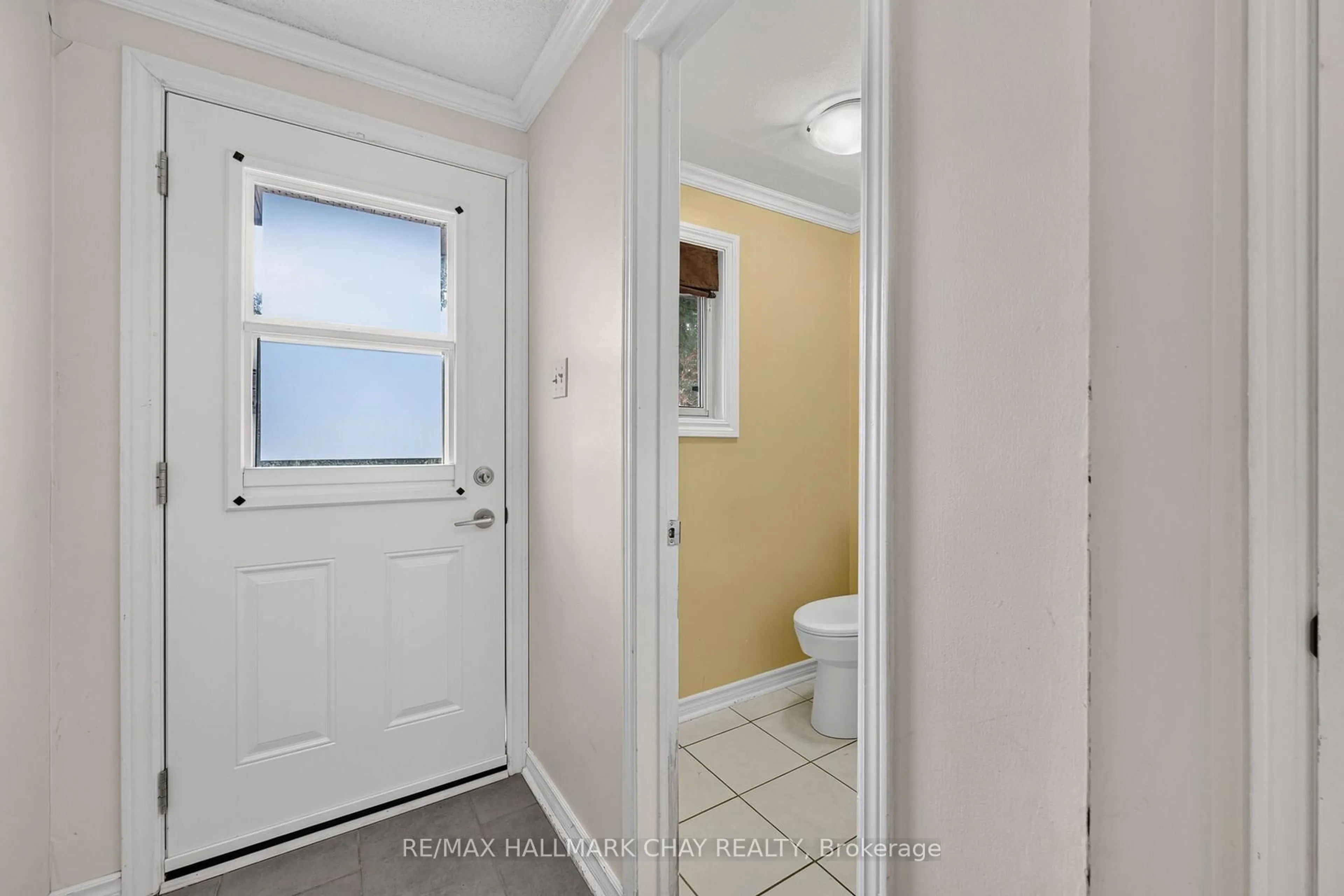 Indoor entryway for 78 Loggers Ru, Barrie Ontario L4N 6W8