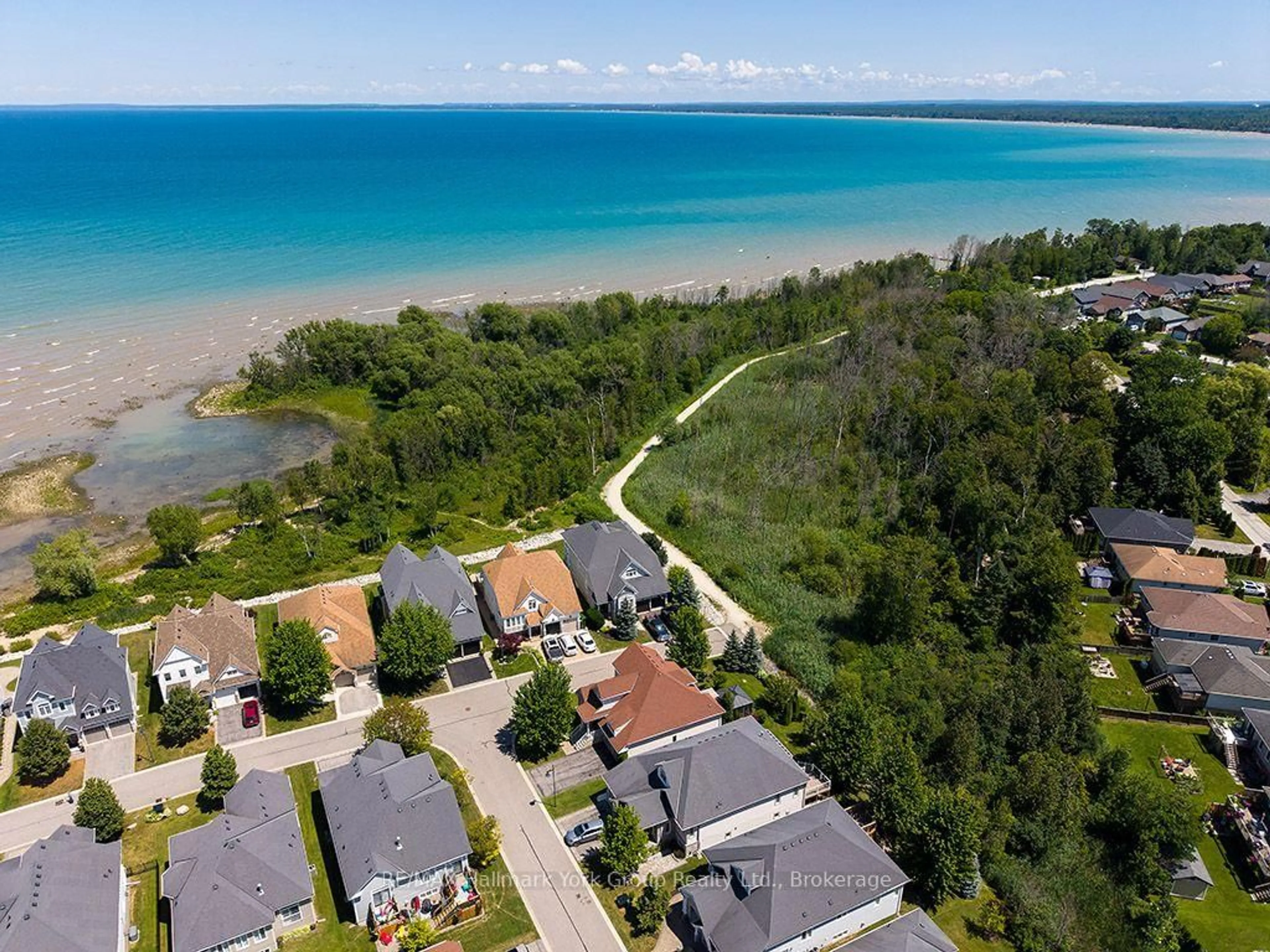 A pic from outside/outdoor area/front of a property/back of a property/a pic from drone, water/lake/river/ocean view for 46 Starboard Circ, Wasaga Beach Ontario L9Z 0E9