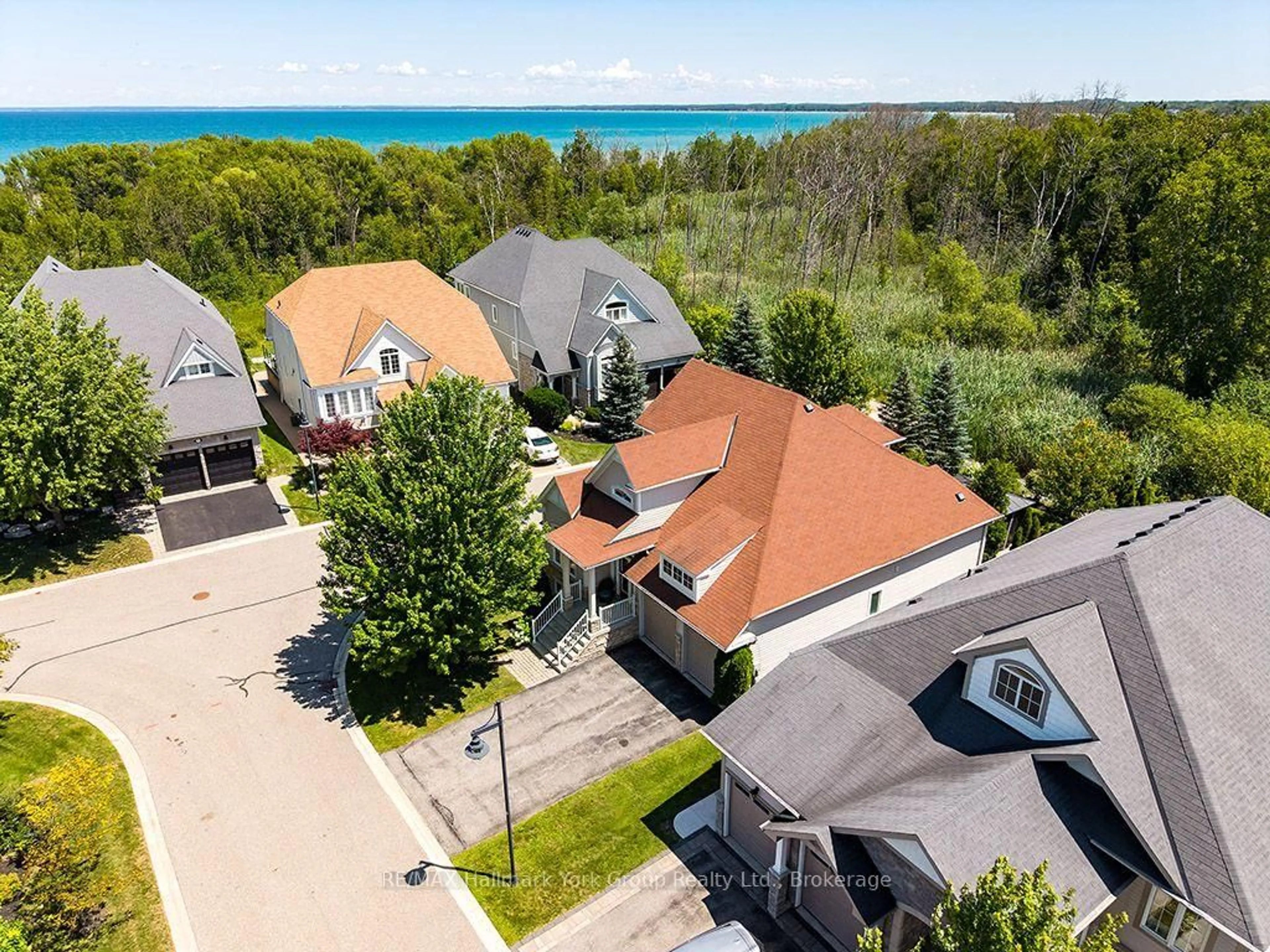 A pic from outside/outdoor area/front of a property/back of a property/a pic from drone, water/lake/river/ocean view for 46 Starboard Circ, Wasaga Beach Ontario L9Z 0E9