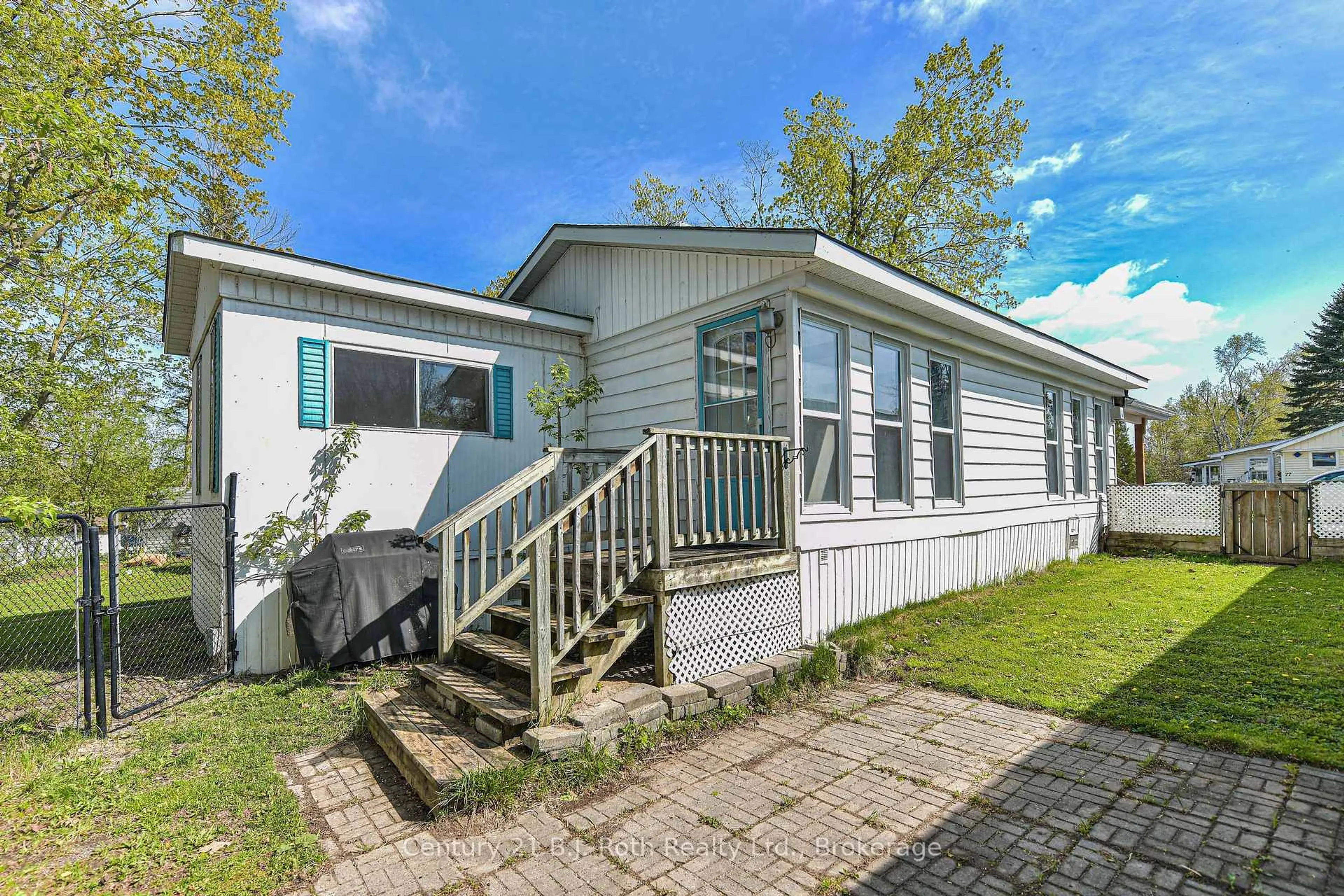 Home with vinyl exterior material, street for 580 West St #74, Orillia Ontario L3V 6L8