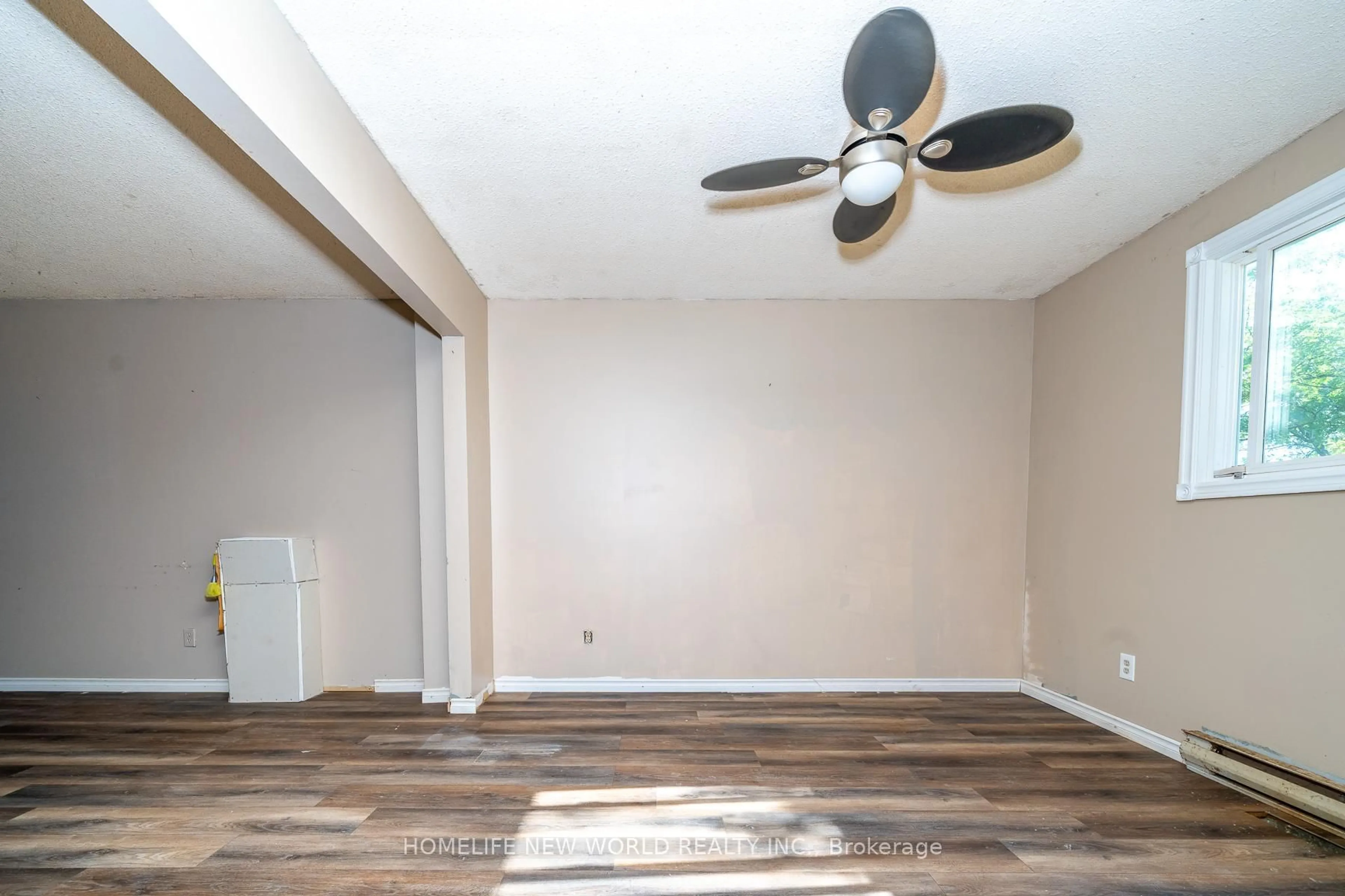A pic of a room for 341 Hickling Tr, Barrie Ontario L4M 5Z6