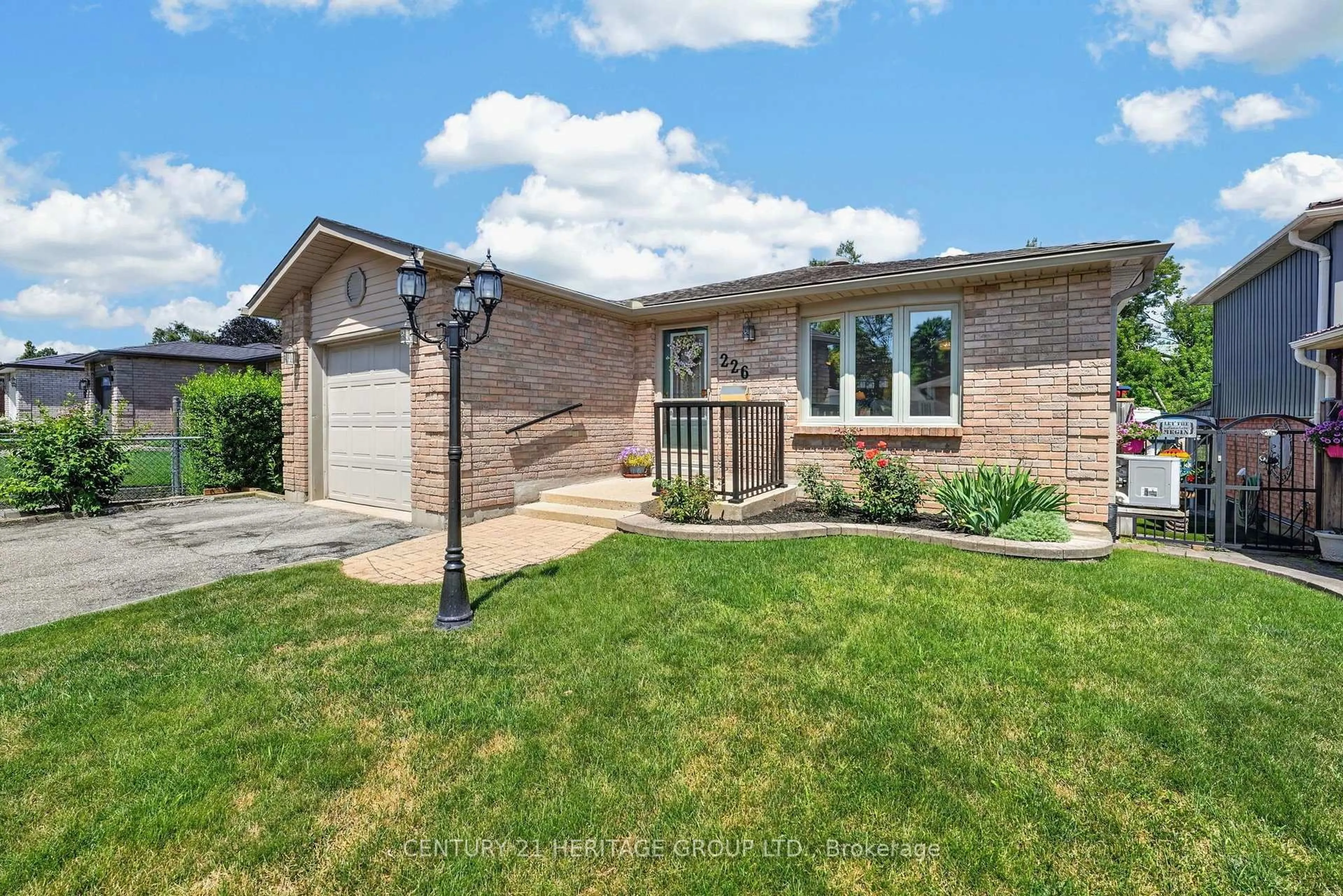 Home with brick exterior material, street for 226 Lillian Cres, Barrie Ontario L4N 5Y8
