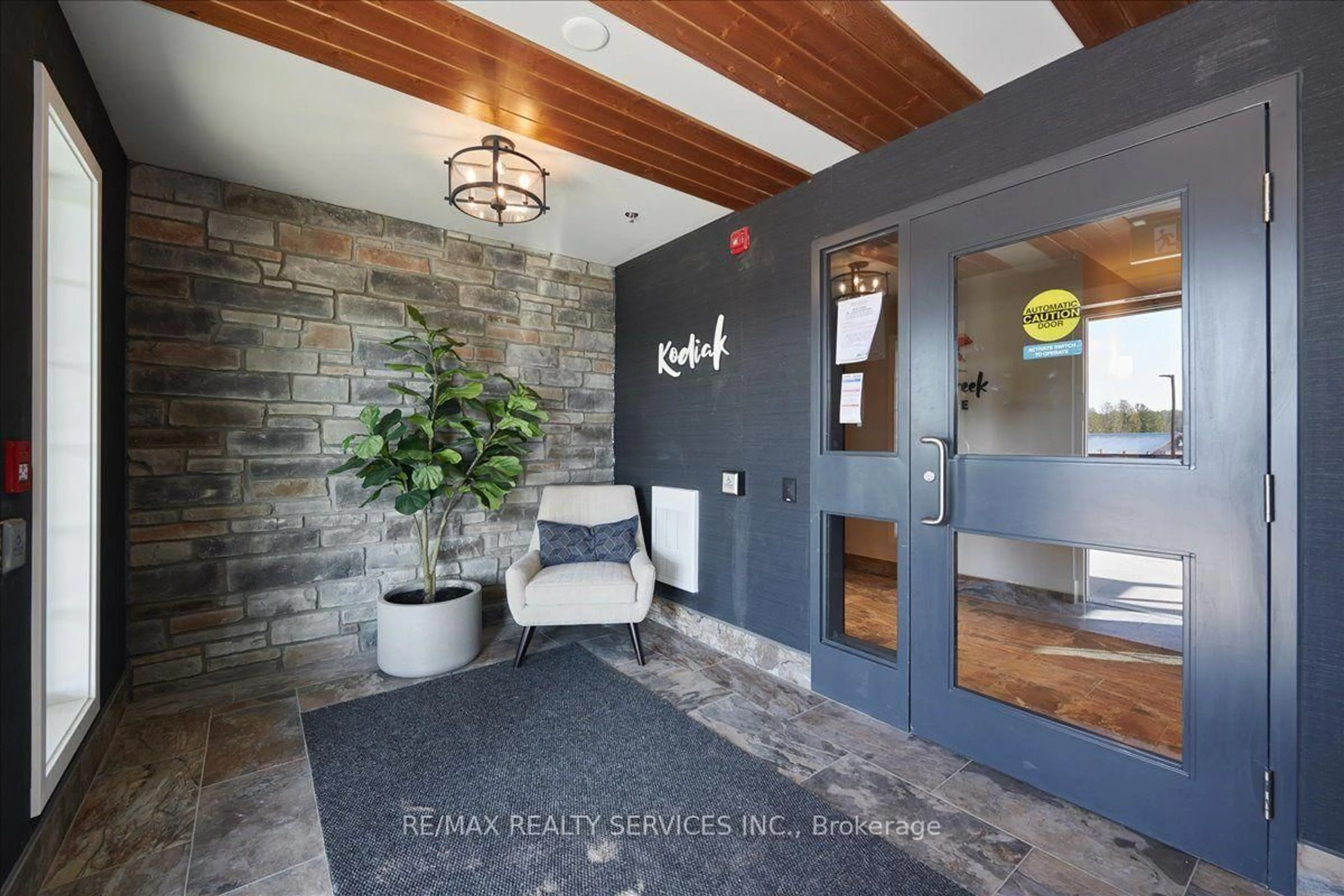 Indoor entryway for 54 Koda St #314, Barrie Ontario L9K 0J6