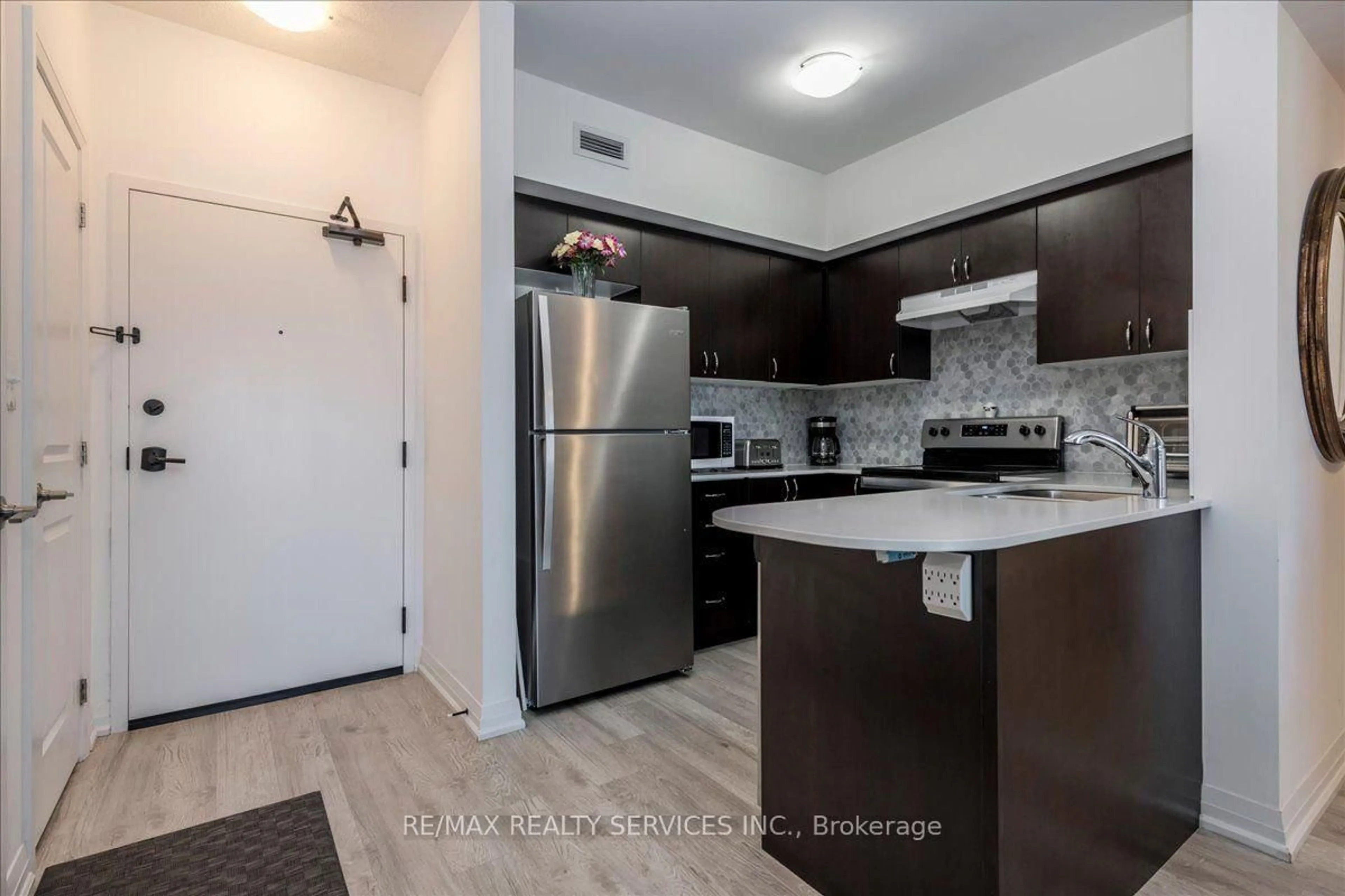 Standard kitchen, unknown for 54 Koda St #314, Barrie Ontario L9K 0J6