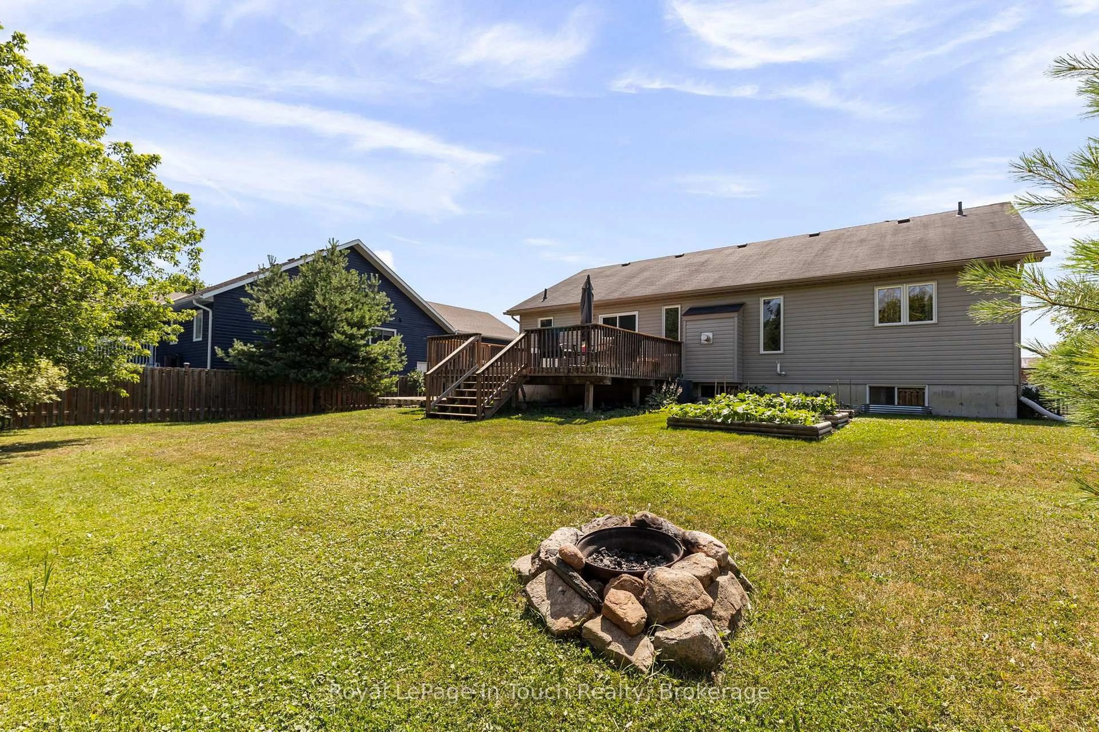 Patio, unknown for 66 Donlands Crt, Severn Ontario L0K 1E0