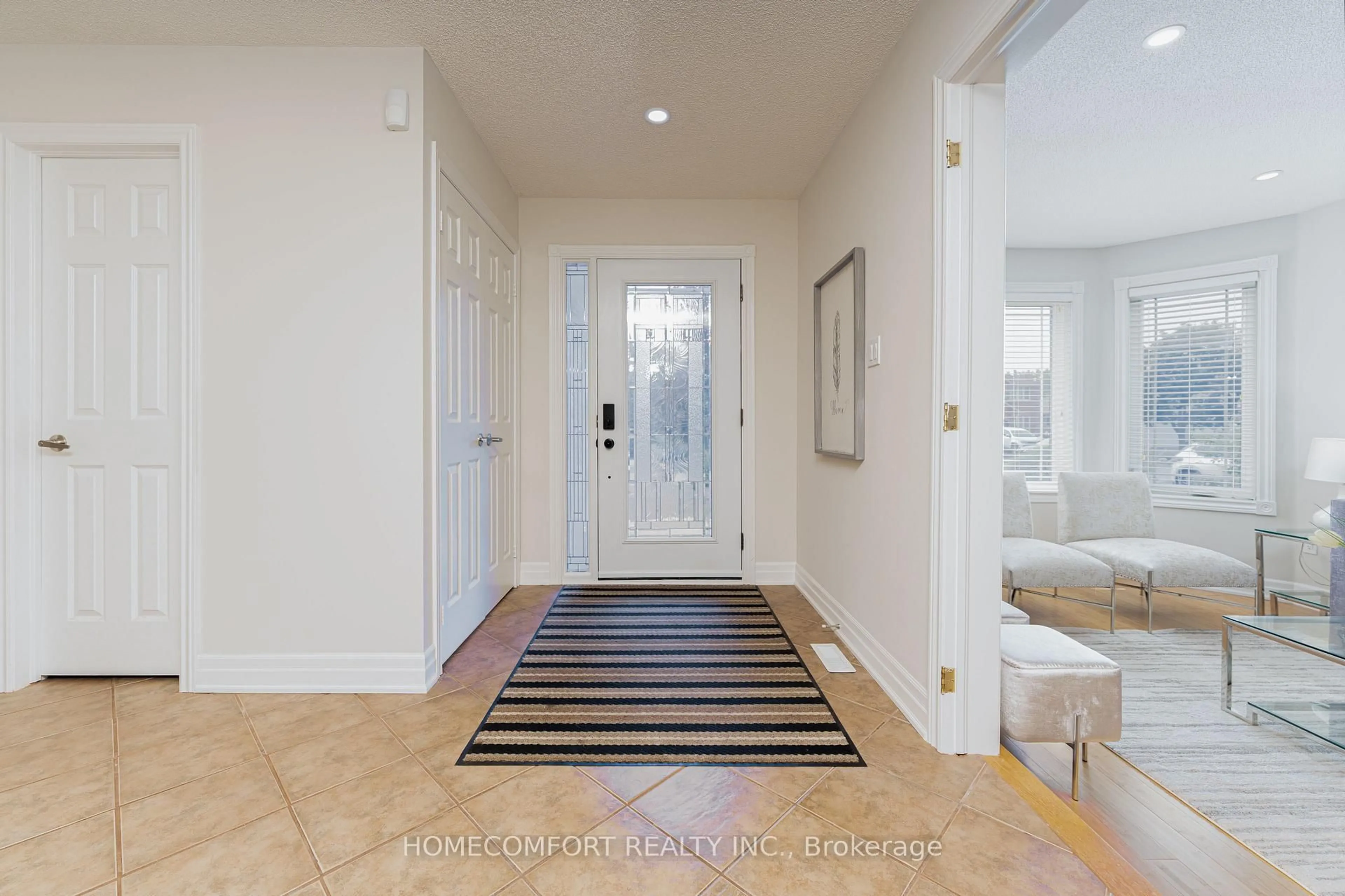 Indoor entryway for 68 GRACE Cres, Barrie Ontario L4N 9S5